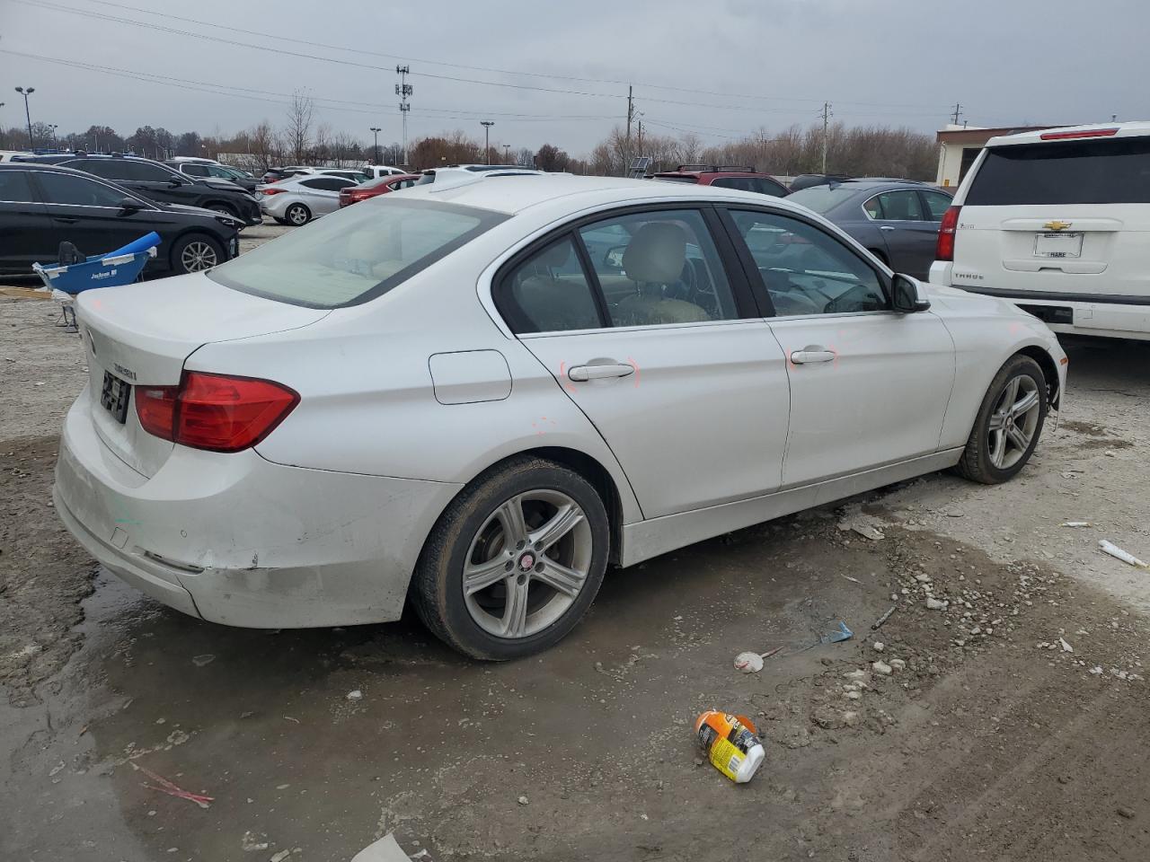 2015 BMW 3er VIN WBA3B3C57FF546183 Copart auction photo, undercarriage / minor dent/scratches damage thumbnail 3