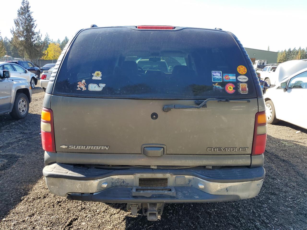 2000 Chevrolet Suburban VIN 3GNFK16T5YG207798 Copart auction photo, front end damage thumbnail 6