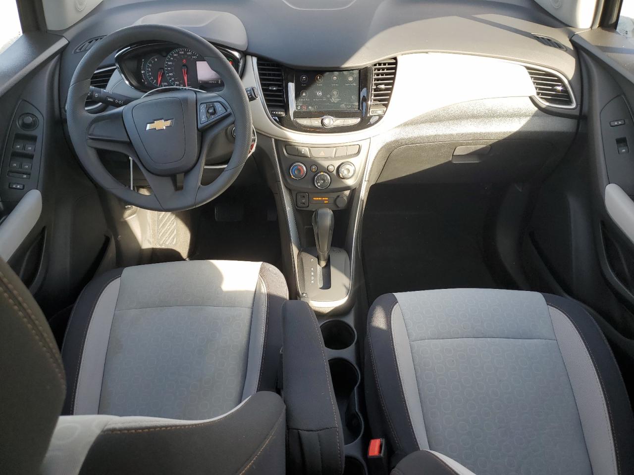 2018 Chevrolet Trax VIN 3GNCJKSB1JL255143 Copart auction photo, minor dent/scratches damage thumbnail 8