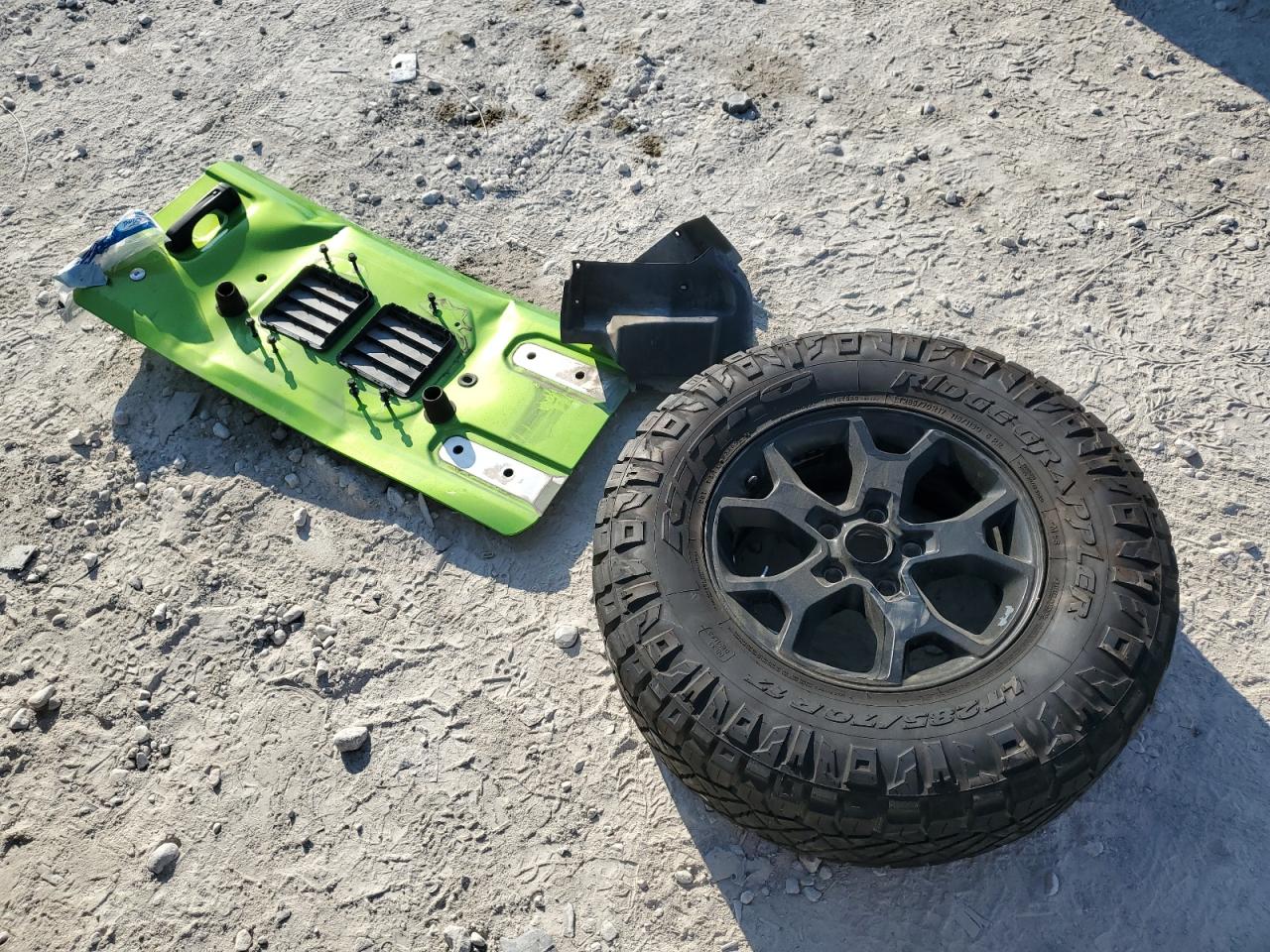 2019 Jeep Wrangler VIN 1C4HJXEG5KW555248 Copart auction photo, rear end / minor dent/scratches damage thumbnail 13