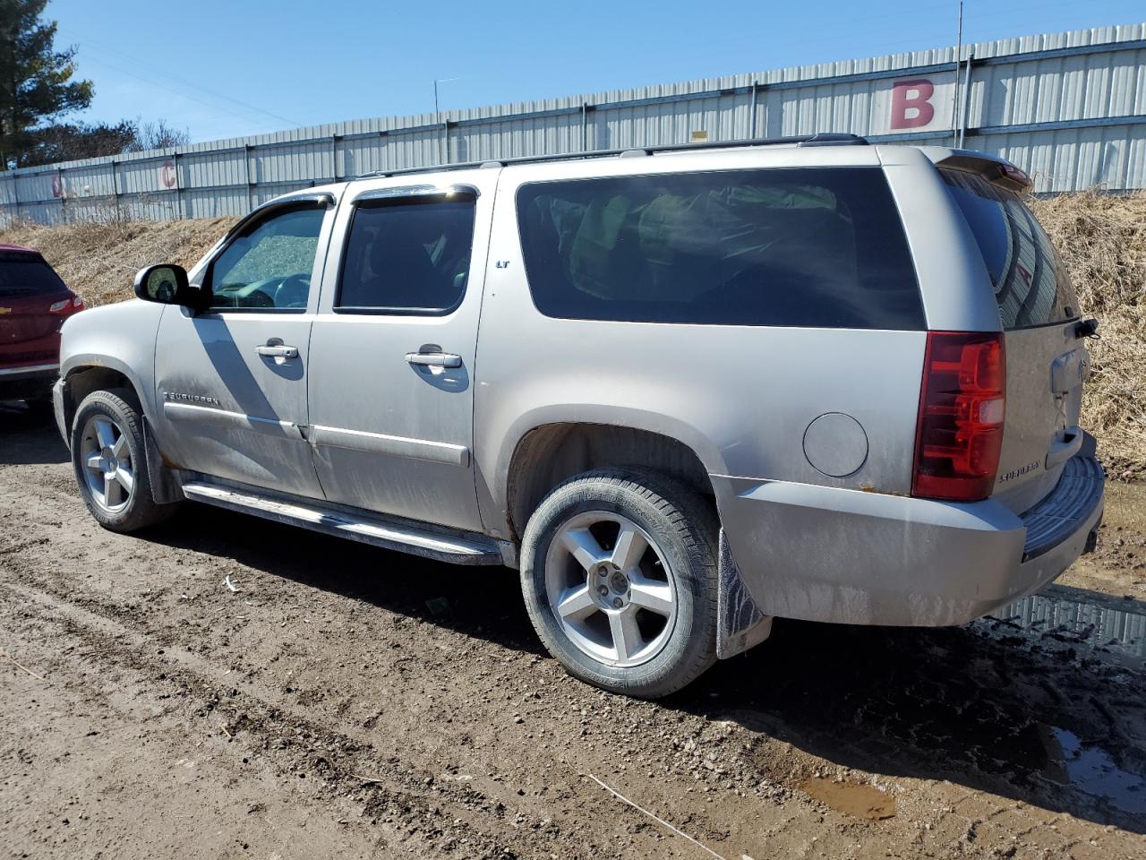 2007 Chevrolet Suburban VIN 1GNFK163X7R422799 Copart auction photo, front end / side damage thumbnail 2