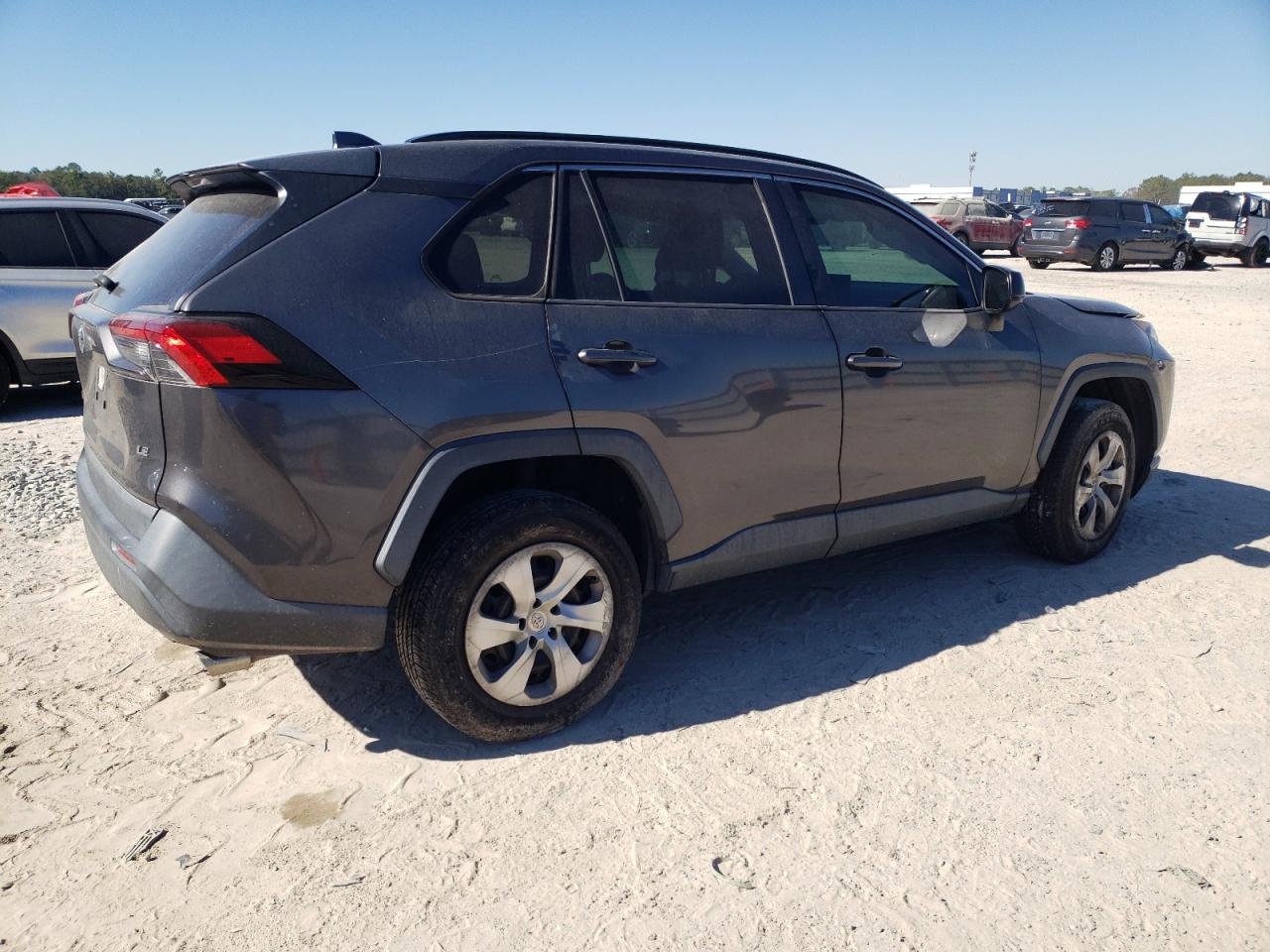 2019 Toyota RAV 4 VIN 2T3H1RFV8KW008515 Copart auction photo, minor dent/scratches damage thumbnail 3