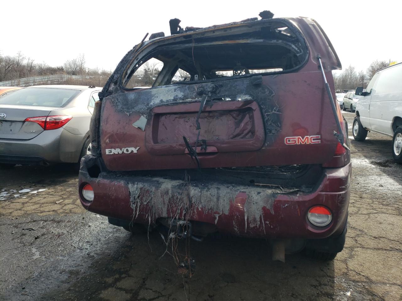 2003 GMC Envoy VIN 1GKDT13S332272907 Copart auction photo, burn damage thumbnail 6