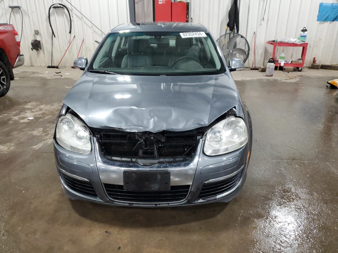 2005 Volkswagen Jetta VIN 3VWSF71K15M628893 Copart auction photo, front end damage thumbnail 5