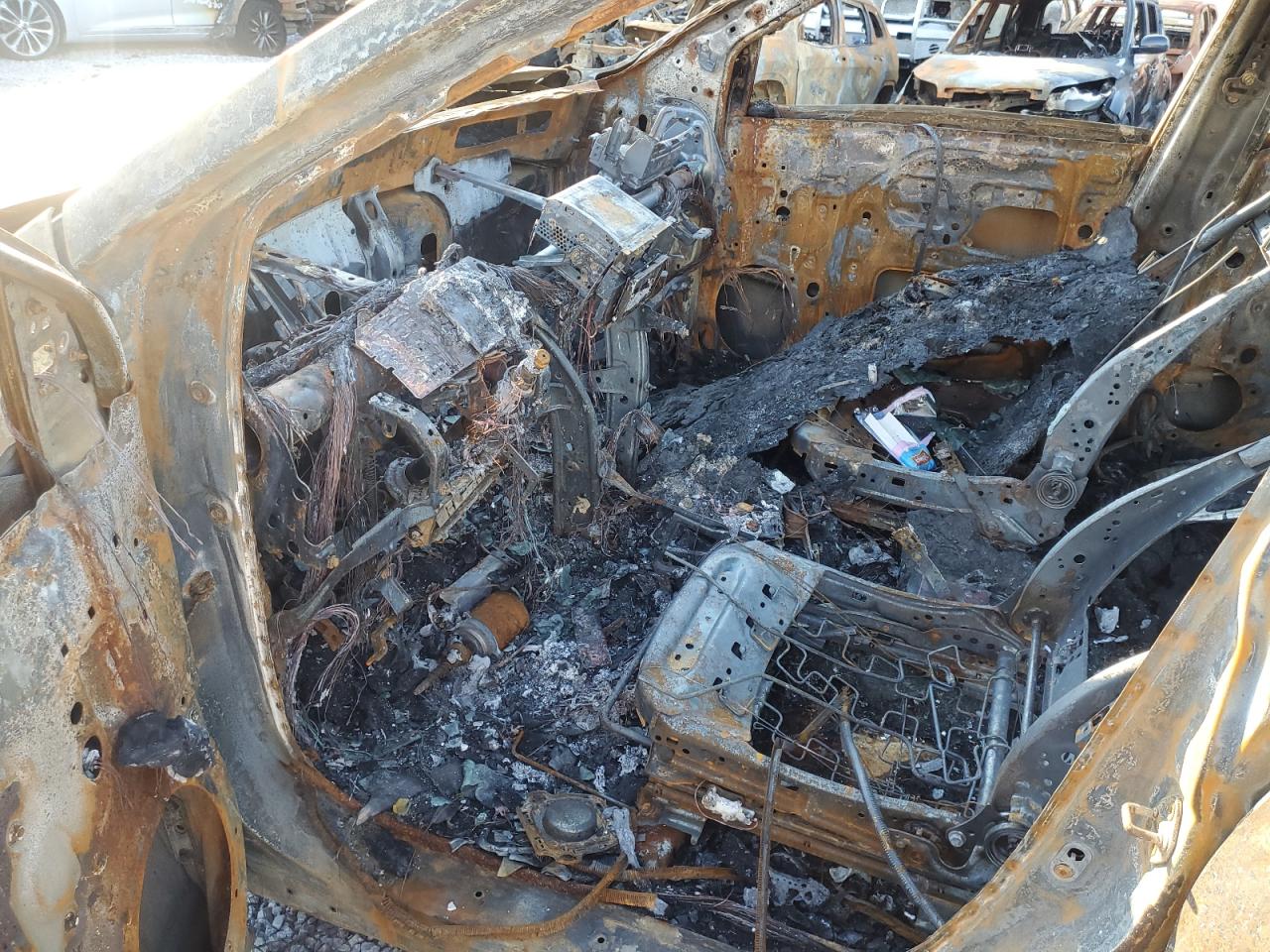 2019 Toyota Highlander VIN 5TDZARFH4KS044833 Copart auction photo, burn damage thumbnail 7