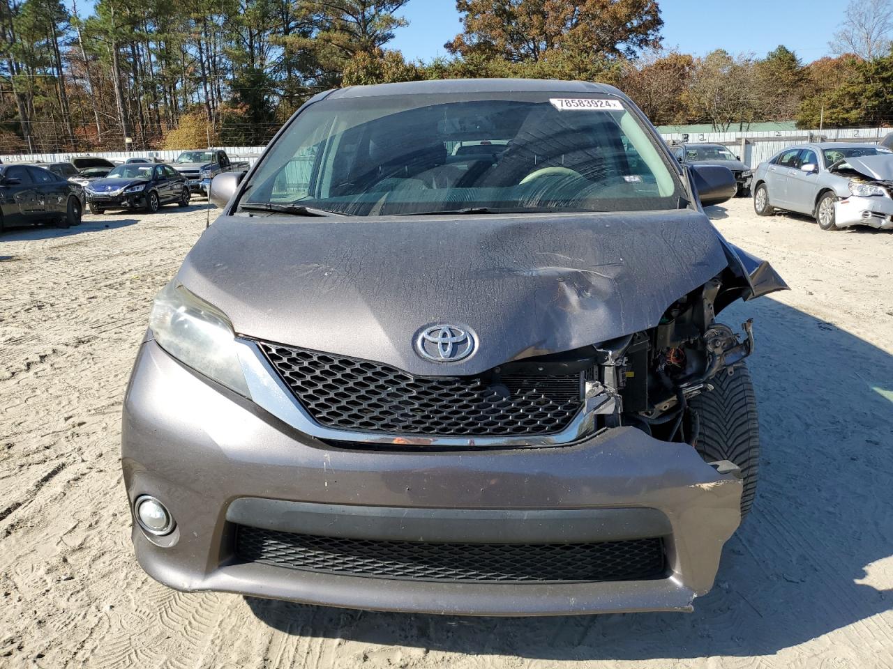 2013 Toyota Sienna VIN 5TDXK3DC4DS292656 Copart auction photo, front end / minor dent/scratches damage thumbnail 5