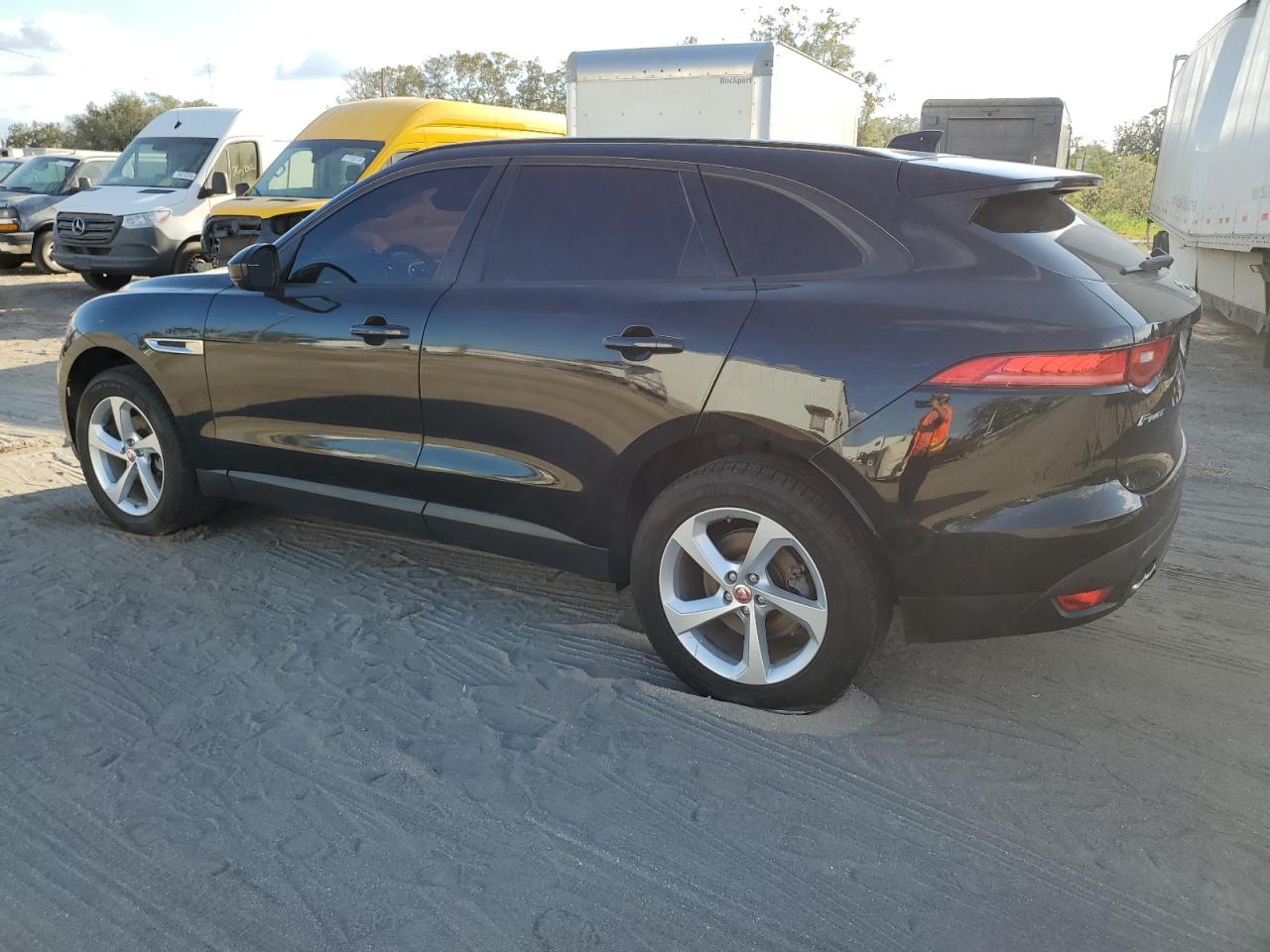 2017 Jaguar F-Pace VIN SADCJ2BN2HA086825 Copart auction photo, mechanical damage thumbnail 2