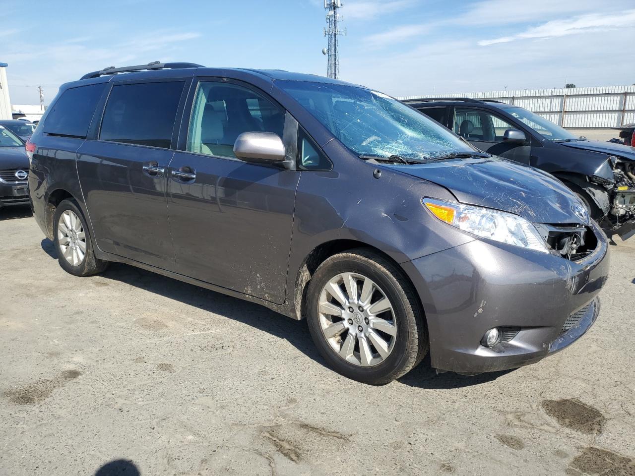 2013 Toyota Sienna VIN 5TDDK3DC0DS067394 Copart auction photo, front end / top/roof damage thumbnail 4
