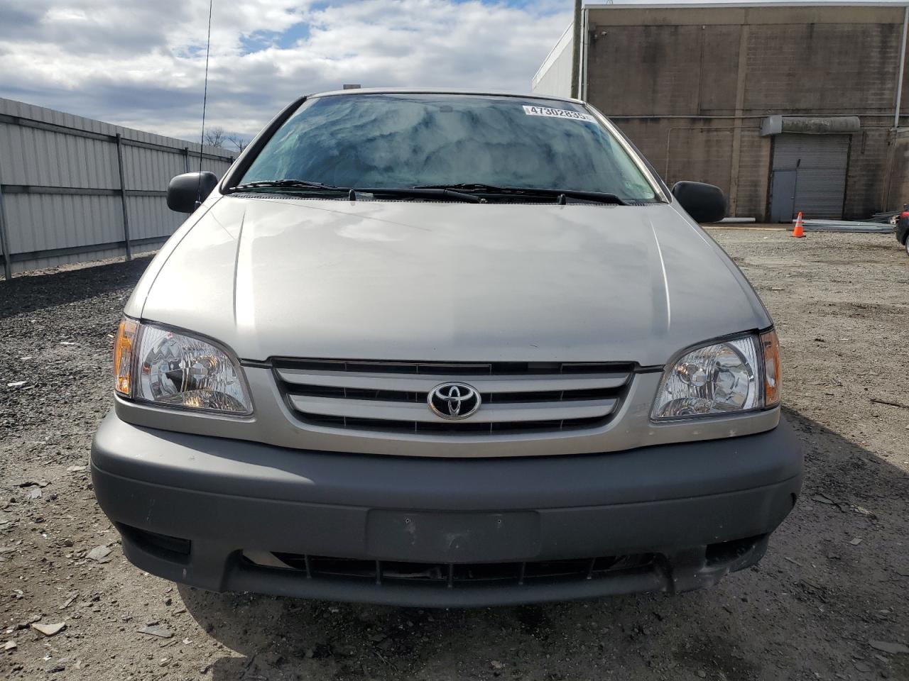 2002 Toyota Sienna VIN 4T3ZF13C82U503257 Copart auction photo, minor dent/scratches damage thumbnail 5