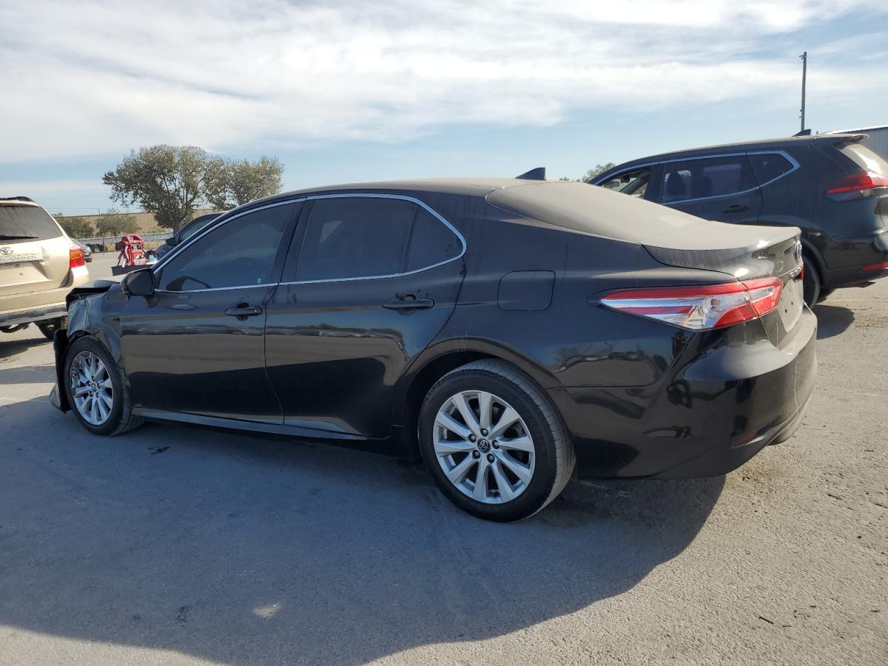 2020 Toyota Camry VIN 4T1C11AK6LU922409 Copart auction photo, front end damage thumbnail 2