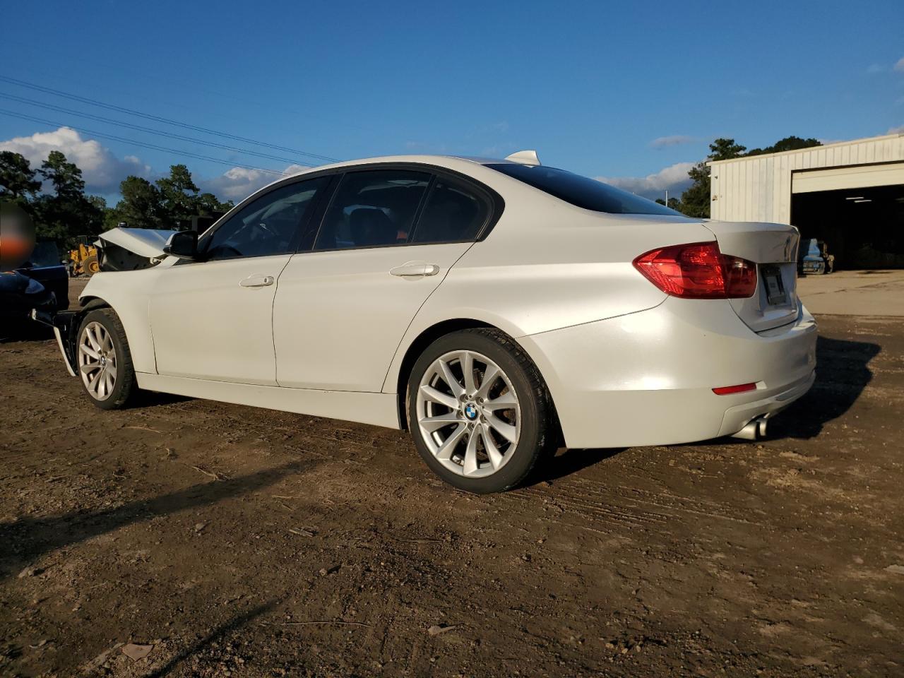 2013 BMW 3er VIN WBA3A5C55DF600480 Copart auction photo, front end damage thumbnail 2