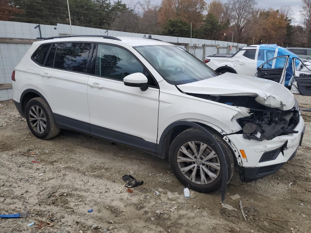 2020 Volkswagen Tiguan VIN 3VV1B7AX5LM151843 Copart auction photo, front end damage thumbnail 4
