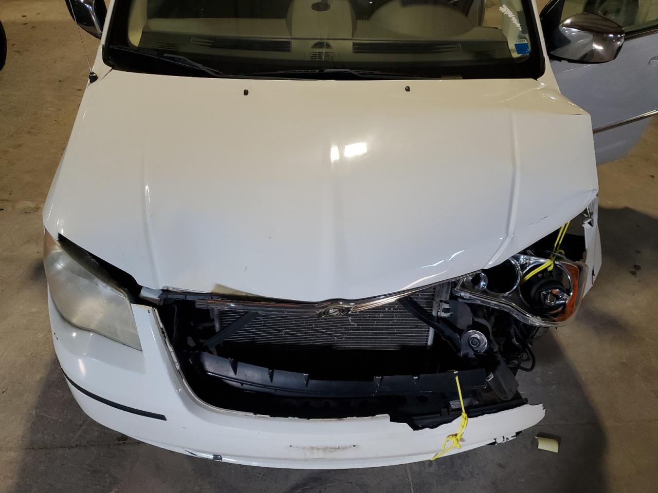 2010 Chrysler Town & Country VIN 2A4RR5D17AR501109 Copart auction photo, front end / minor dent/scratches damage thumbnail 12