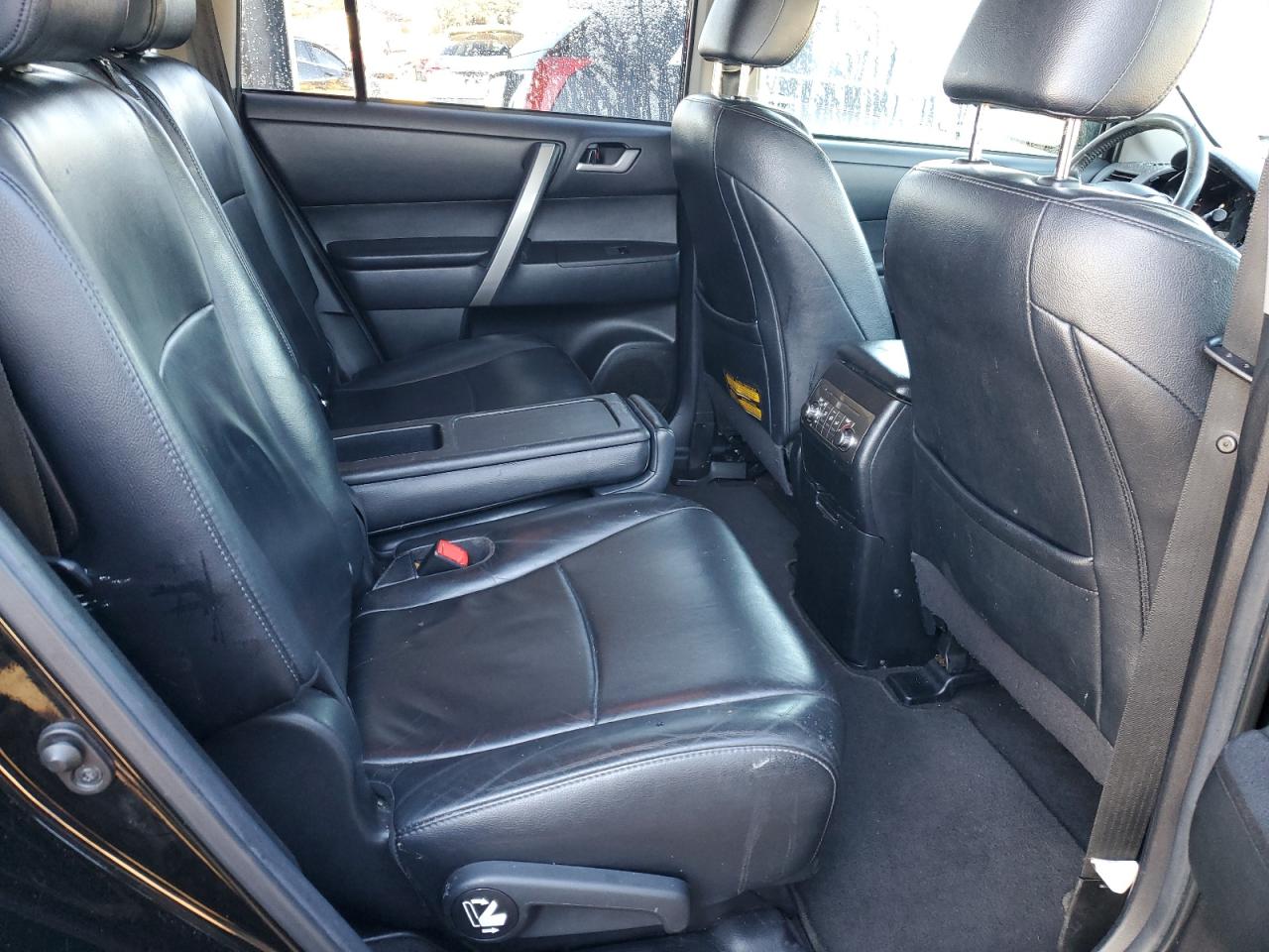 2013 Toyota Highlander VIN 5TDBK3EH5DS212303 Copart auction photo, top/roof damage thumbnail 11