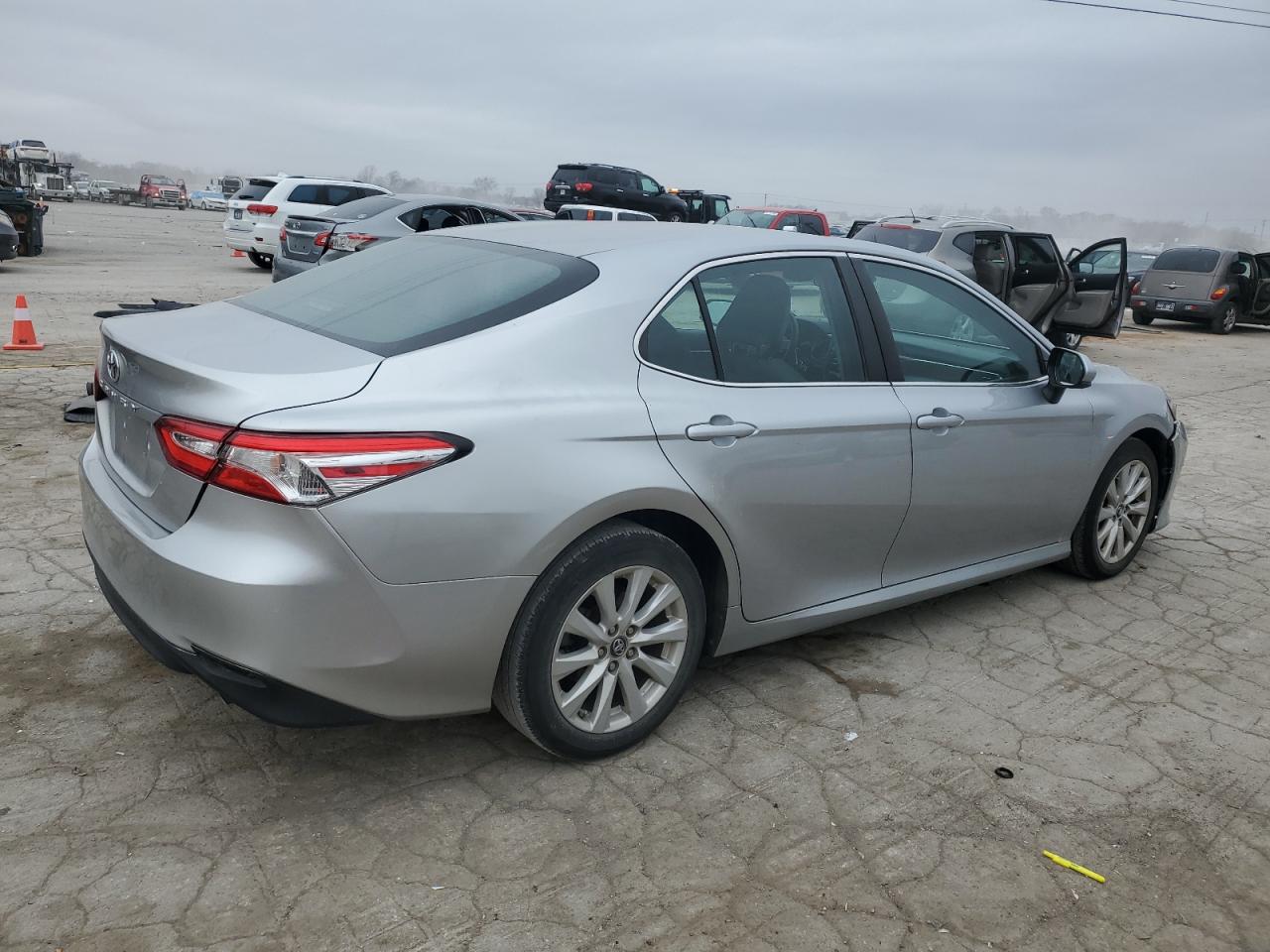 2018 Toyota Camry VIN 4T1B11HK4JU573801 Copart auction photo, front end damage thumbnail 3