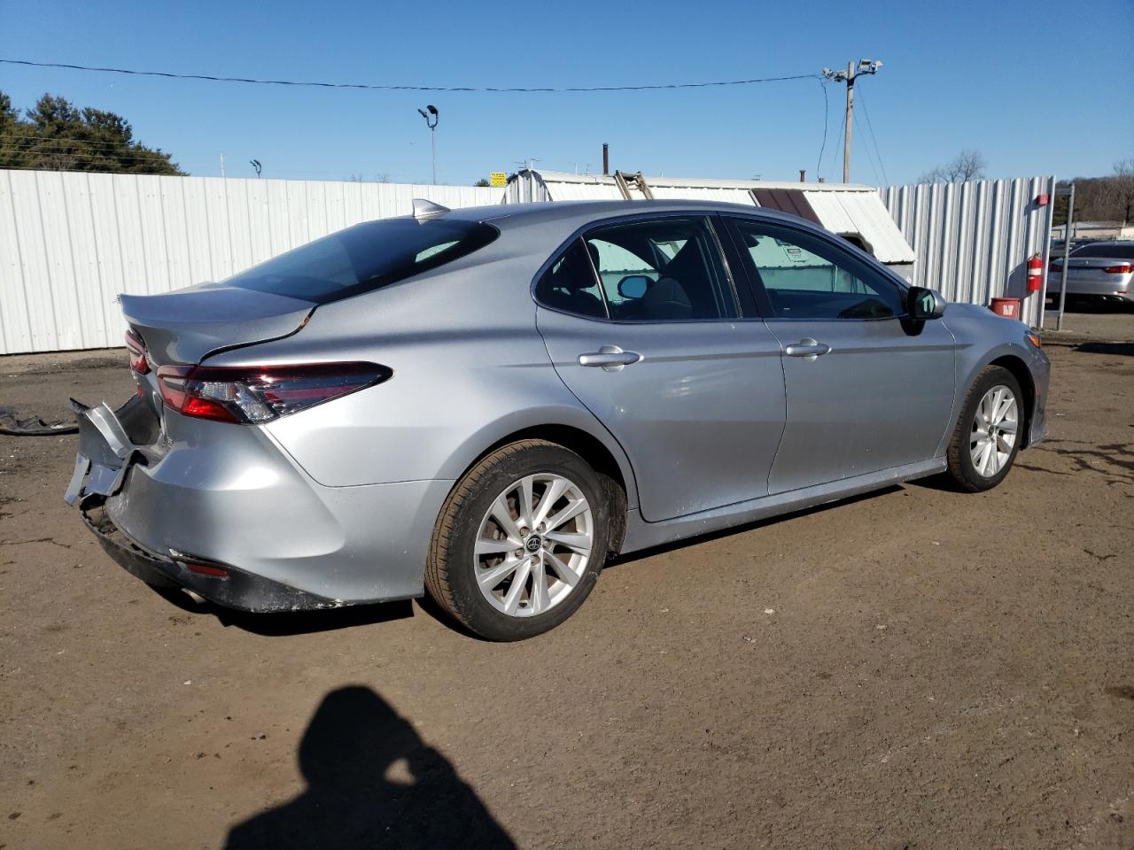 2022 Toyota Camry VIN 4T1C11BKXNU065254 Copart auction photo, rear end damage thumbnail 3