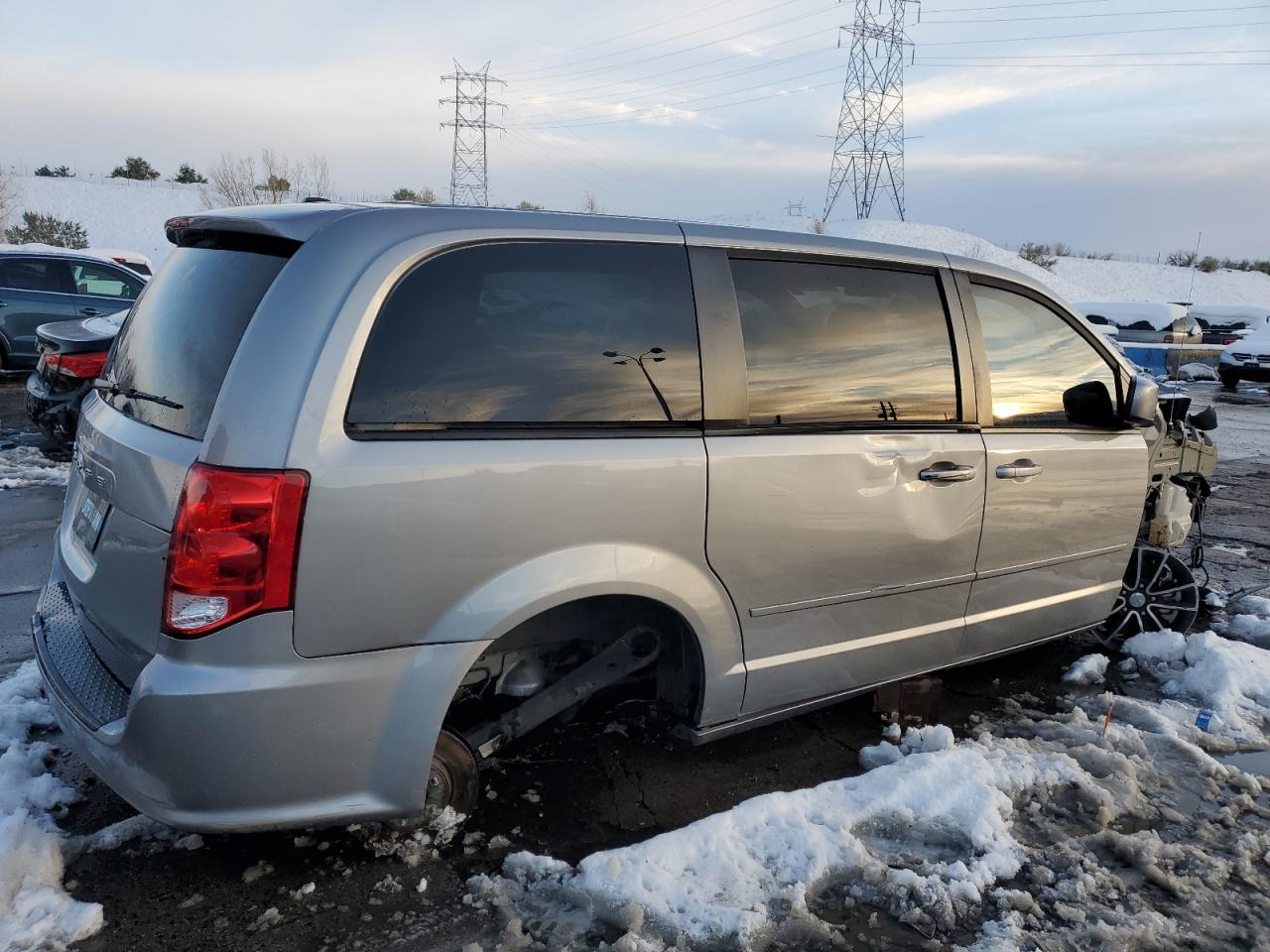 2015 Dodge Caravan VIN 2C4RDGCG1FR524463 Copart auction photo, front end / rear end damage thumbnail 3