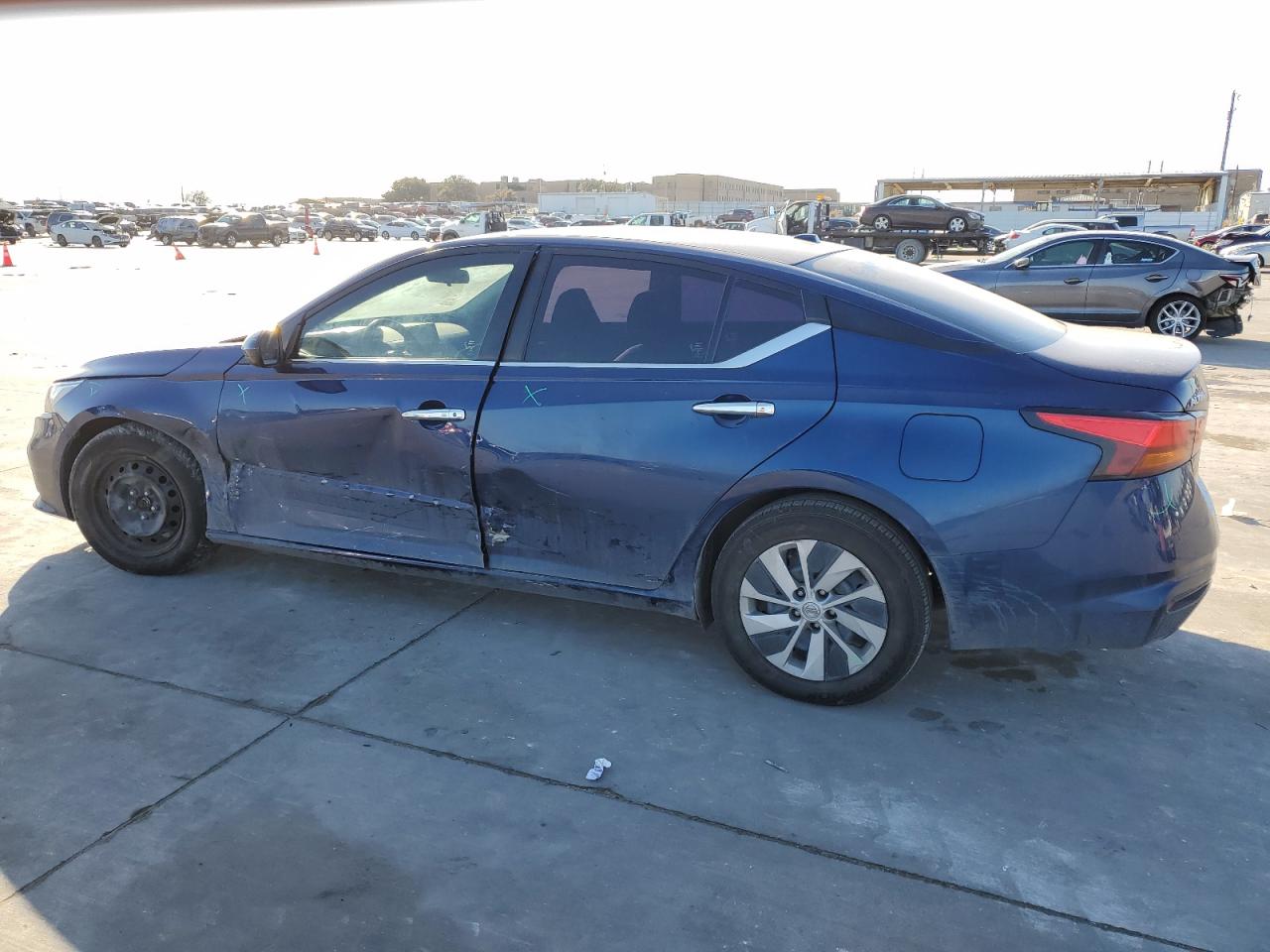 2020 Nissan Altima VIN 1N4BL4BVXLC216835 Copart auction photo, side / front end damage thumbnail 2