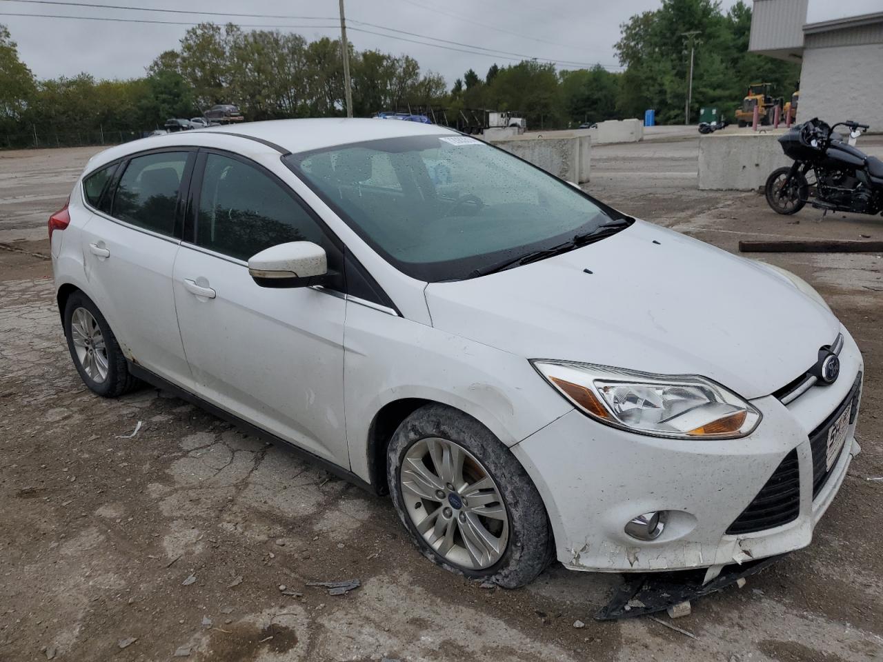 2012 Ford Focus VIN 1FAHP3M22CL196611 Copart auction photo, front end / side damage thumbnail 4