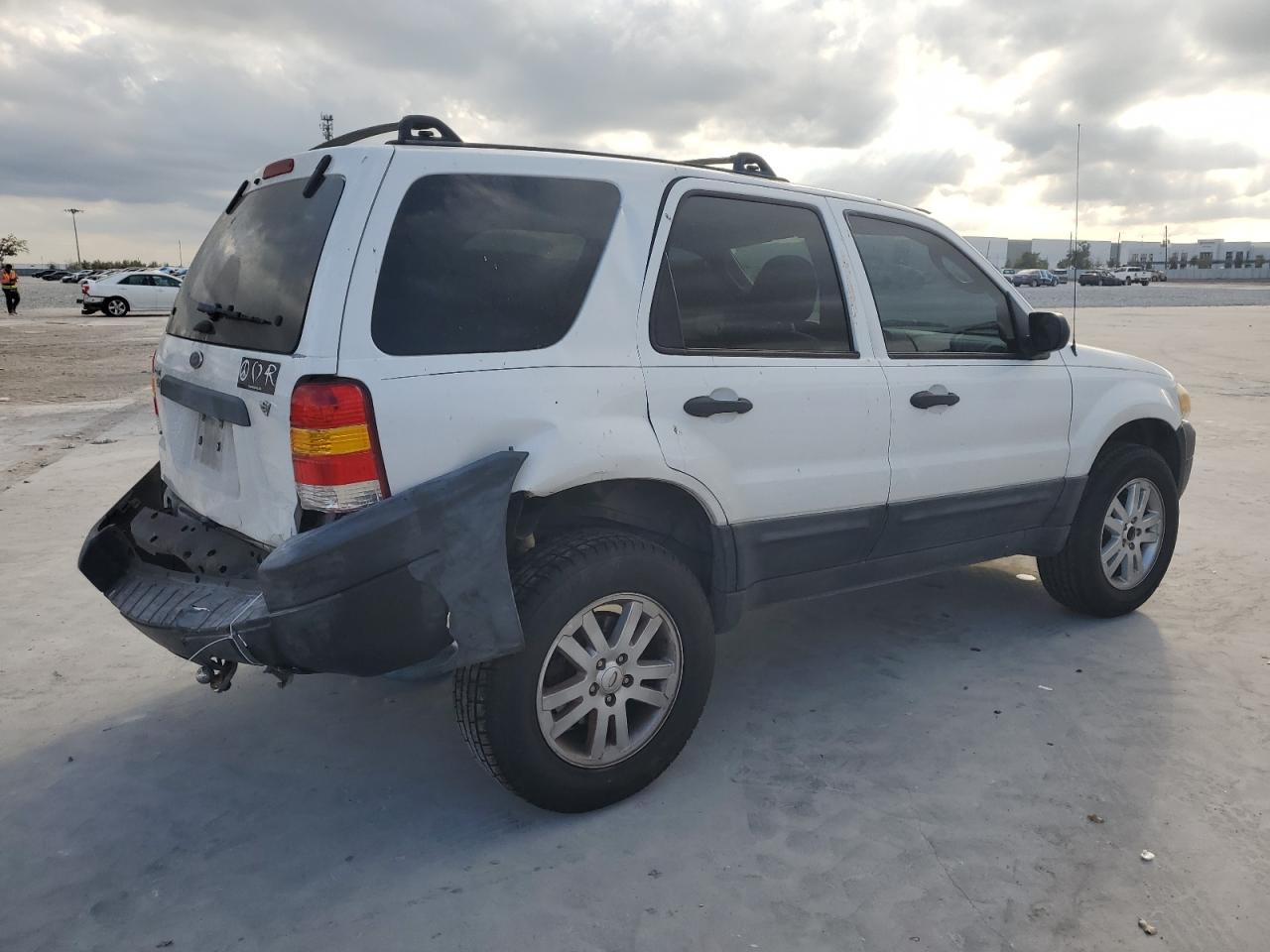 2007 Ford Escape VIN 1FMYU931X7KA61558 Copart auction photo, rear end damage thumbnail 3