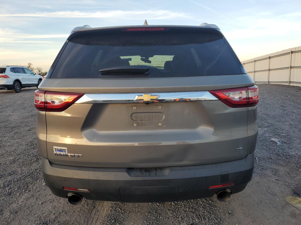 2018 Chevrolet Traverse VIN 1GNERGKW7JJ272781 Copart auction photo, front end / minor dent/scratches damage thumbnail 6