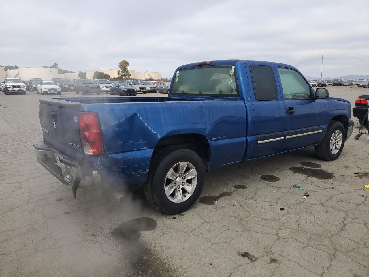 2003 Chevrolet Silverado VIN 2GCEC19T231288094 Copart auction photo, rear end damage thumbnail 3