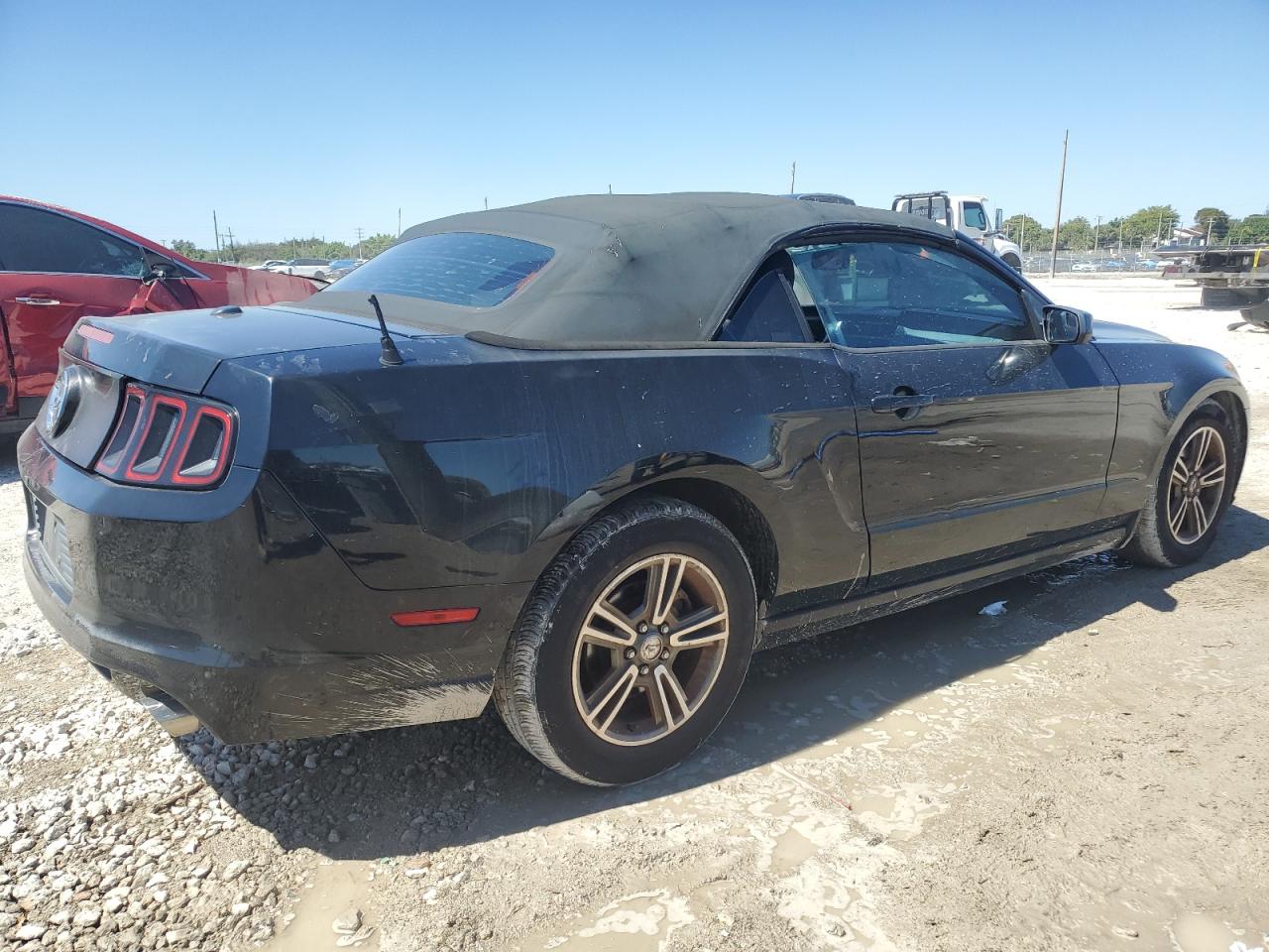 2013 Ford Mustang VIN 1ZVBP8EM9D5237042 Copart auction photo, minor dent/scratches / normal wear damage thumbnail 3