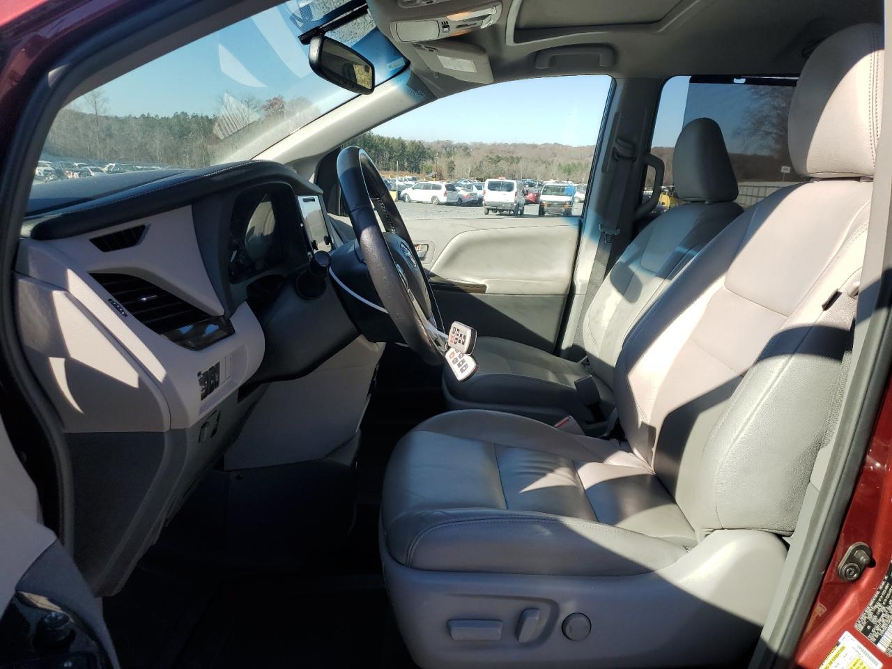 2015 Toyota Sienna VIN 5TDYK3DC2FS665099 Copart auction photo, side / rear end damage thumbnail 7