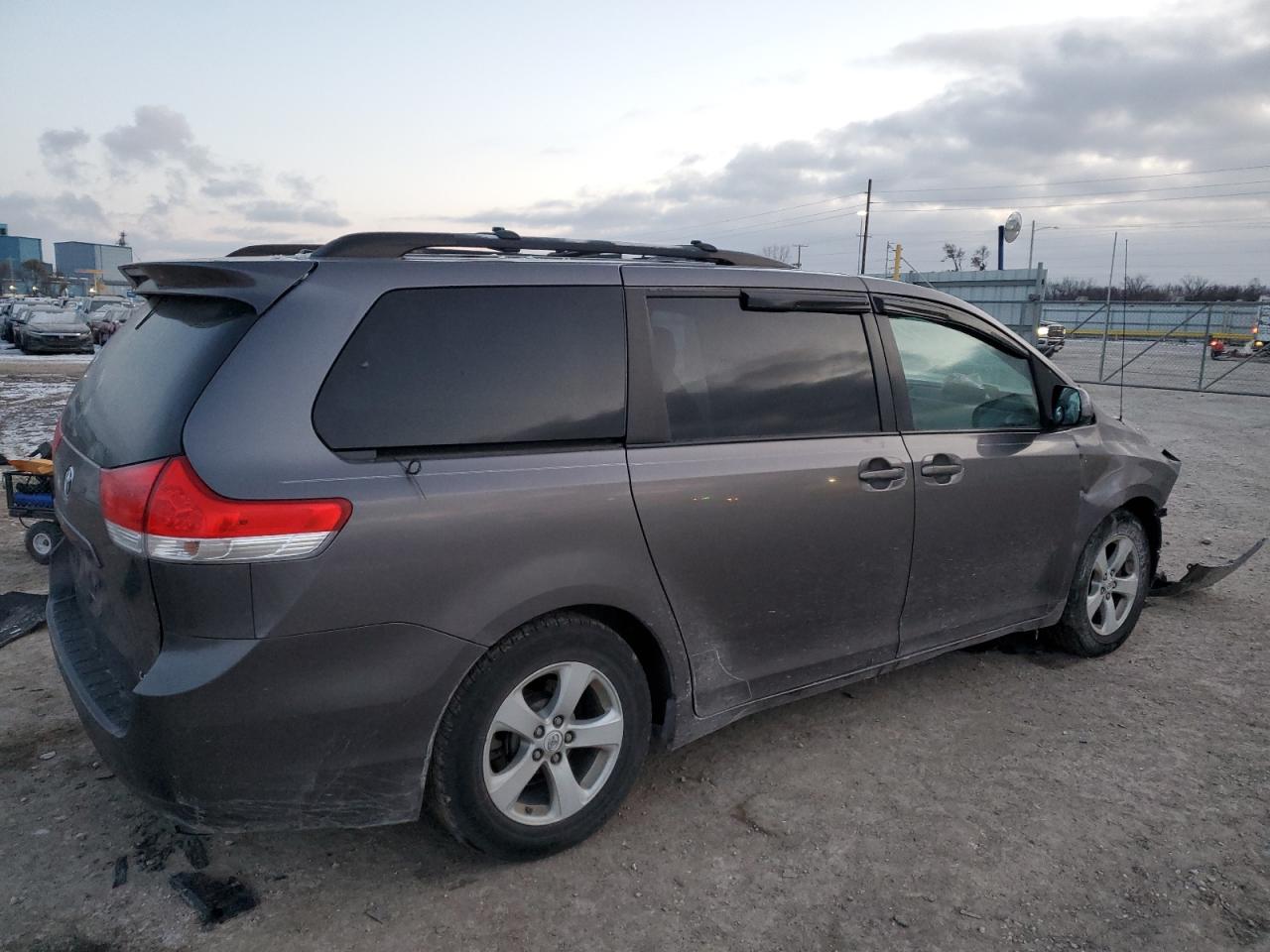 2011 Toyota Sienna VIN 5TDKK3DC8BS063047 Copart auction photo, front end damage thumbnail 3