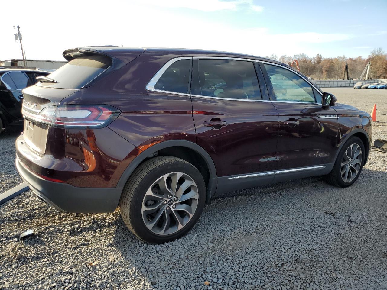 2022 Lincoln Nautilus VIN 2LMPJ8K96NBL21827 Copart auction photo, front end damage thumbnail 3