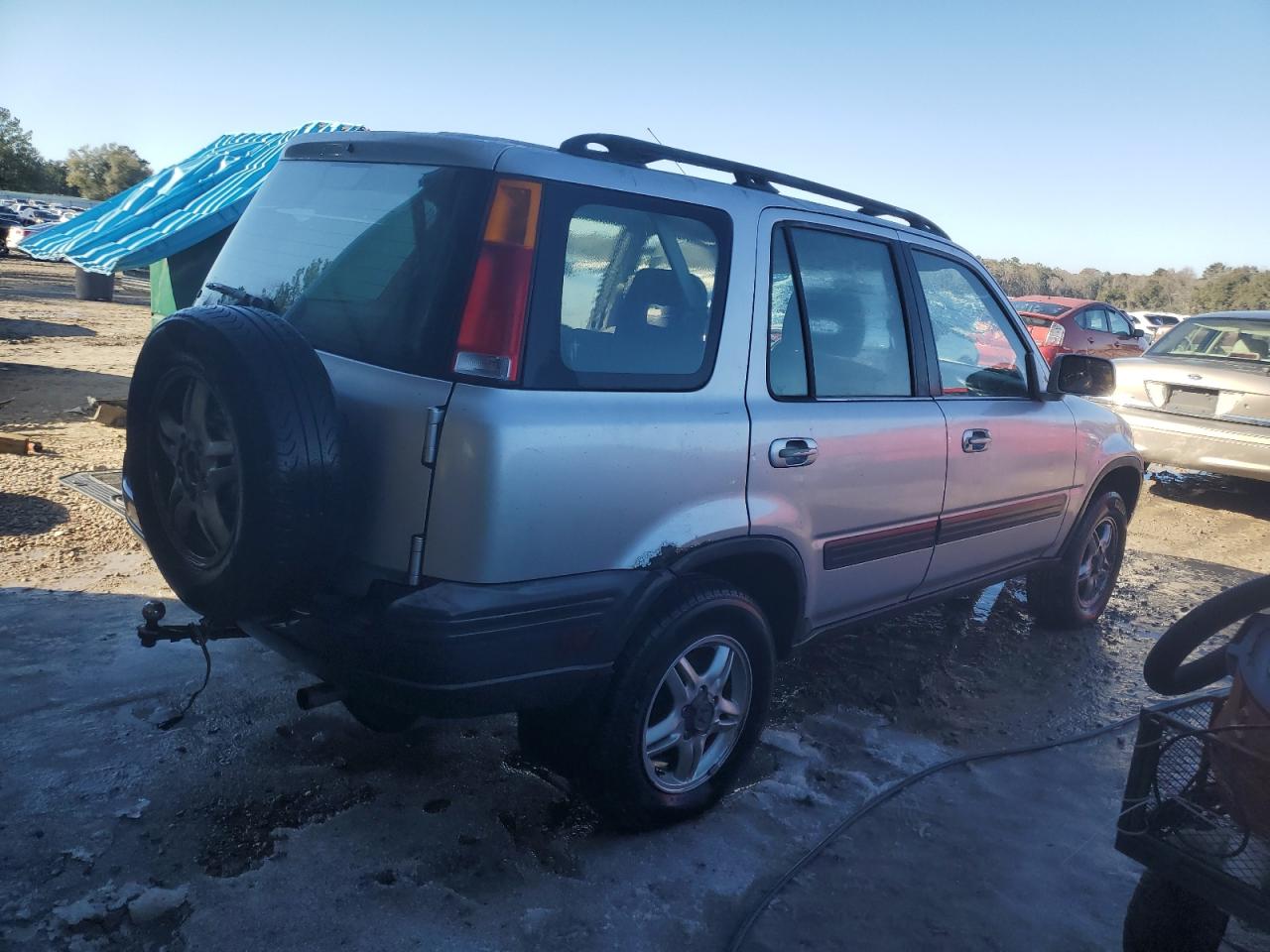 2000 Honda CR-V VIN JHLRD1869YC051617 Copart auction photo, front end / top/roof damage thumbnail 3
