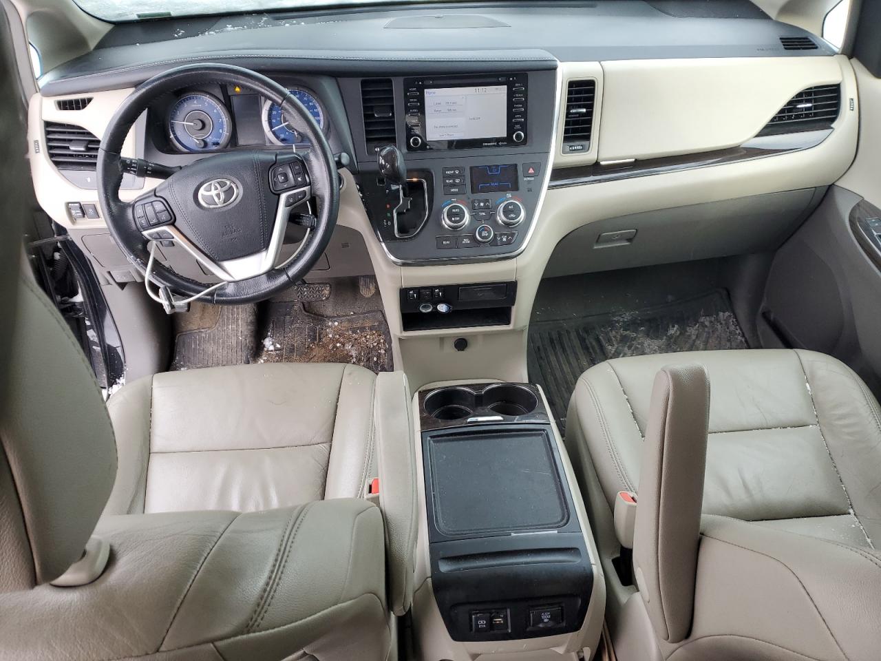 2019 Toyota Sienna VIN 5TDDZ3DC7KS225092 Copart auction photo, front end damage thumbnail 8