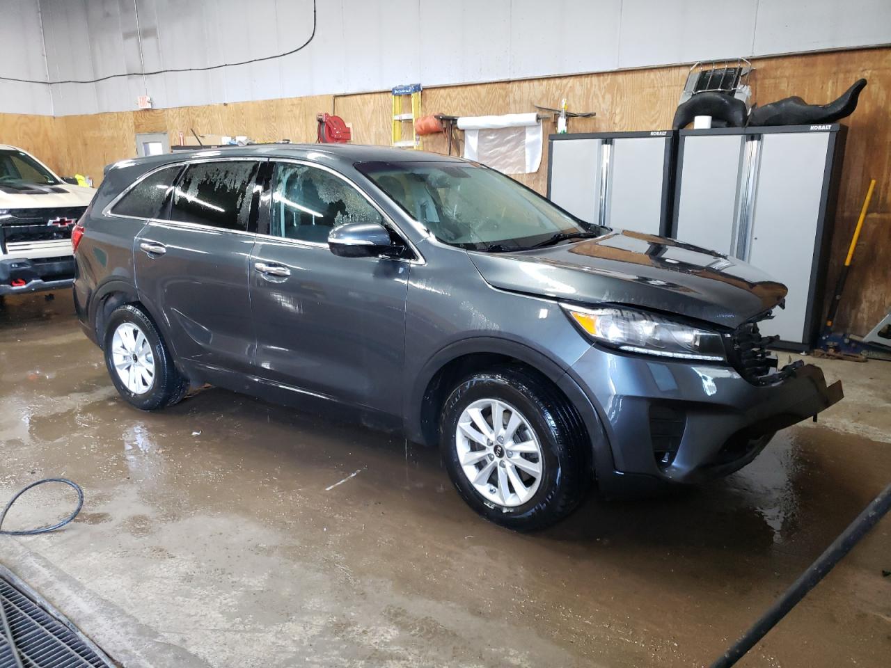 2020 KIA Sorento VIN 5XYPGDA31LG663506 Copart auction photo, front end / minor dent/scratches damage thumbnail 4