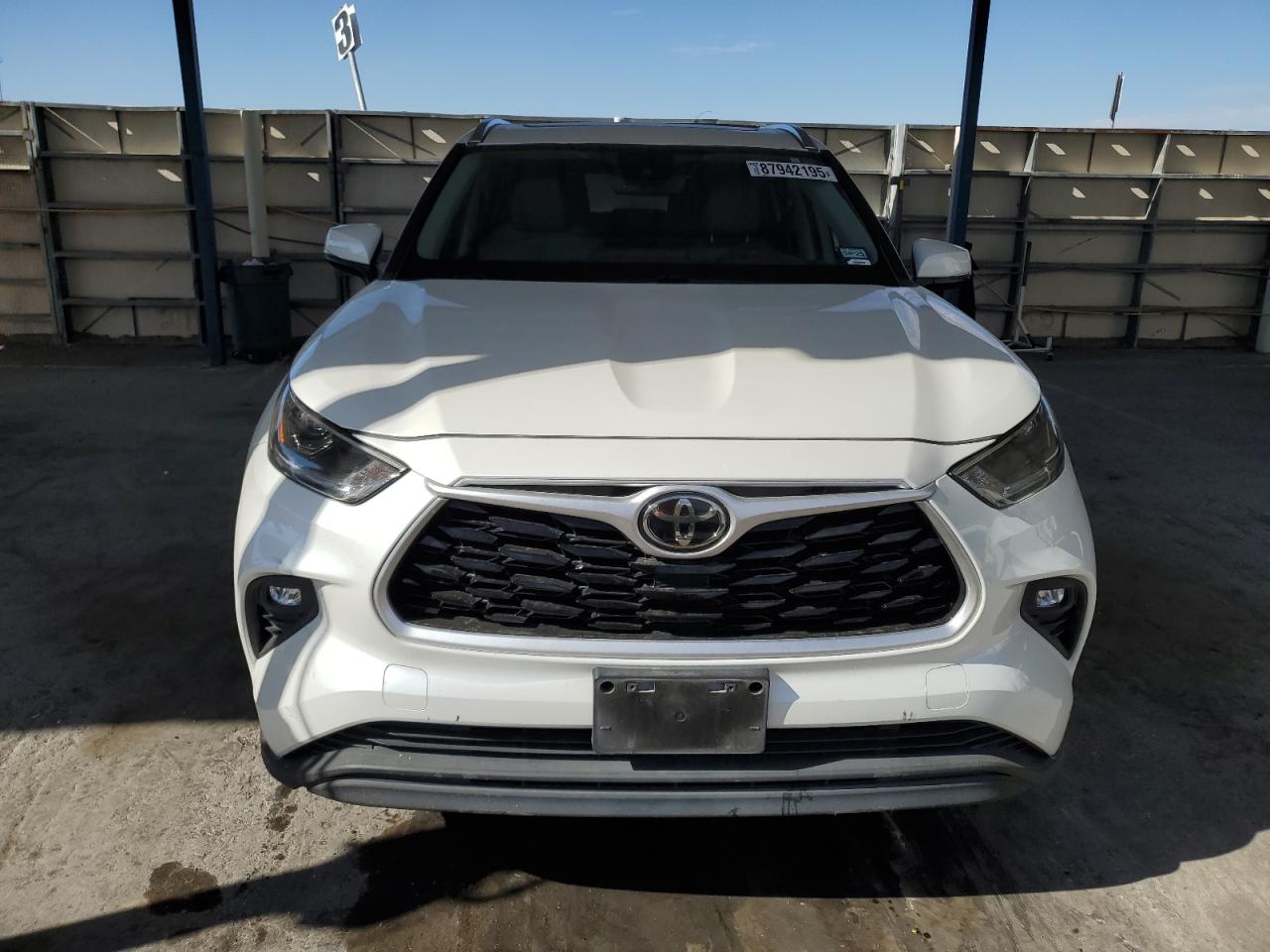2021 Toyota Highlander VIN 5TDGZRAH4MS518810 Copart auction photo, side / front end damage thumbnail 5