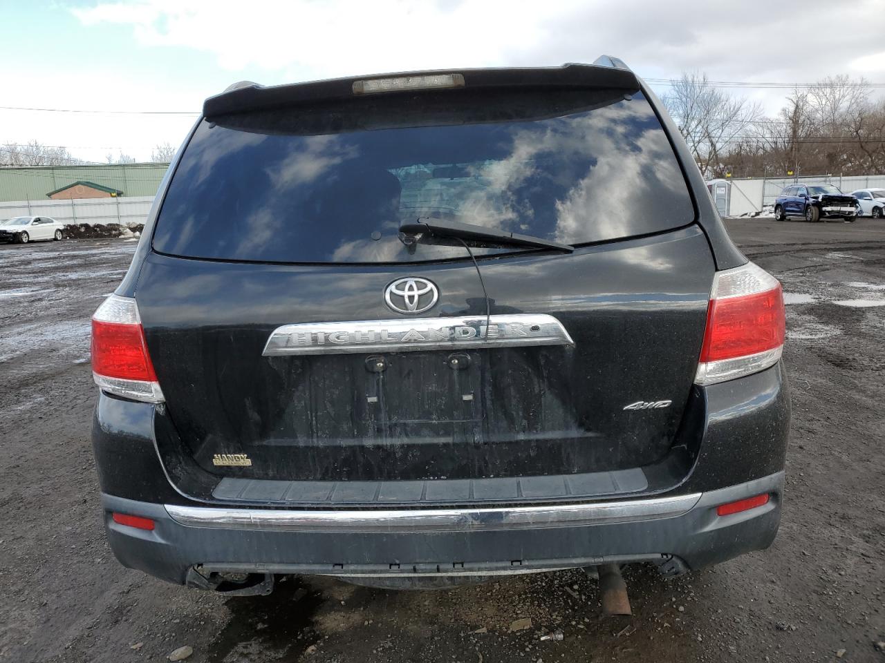 2012 Toyota Highlander VIN 5TDBK3EH3CS139799 Copart auction photo, side / rear end damage thumbnail 6