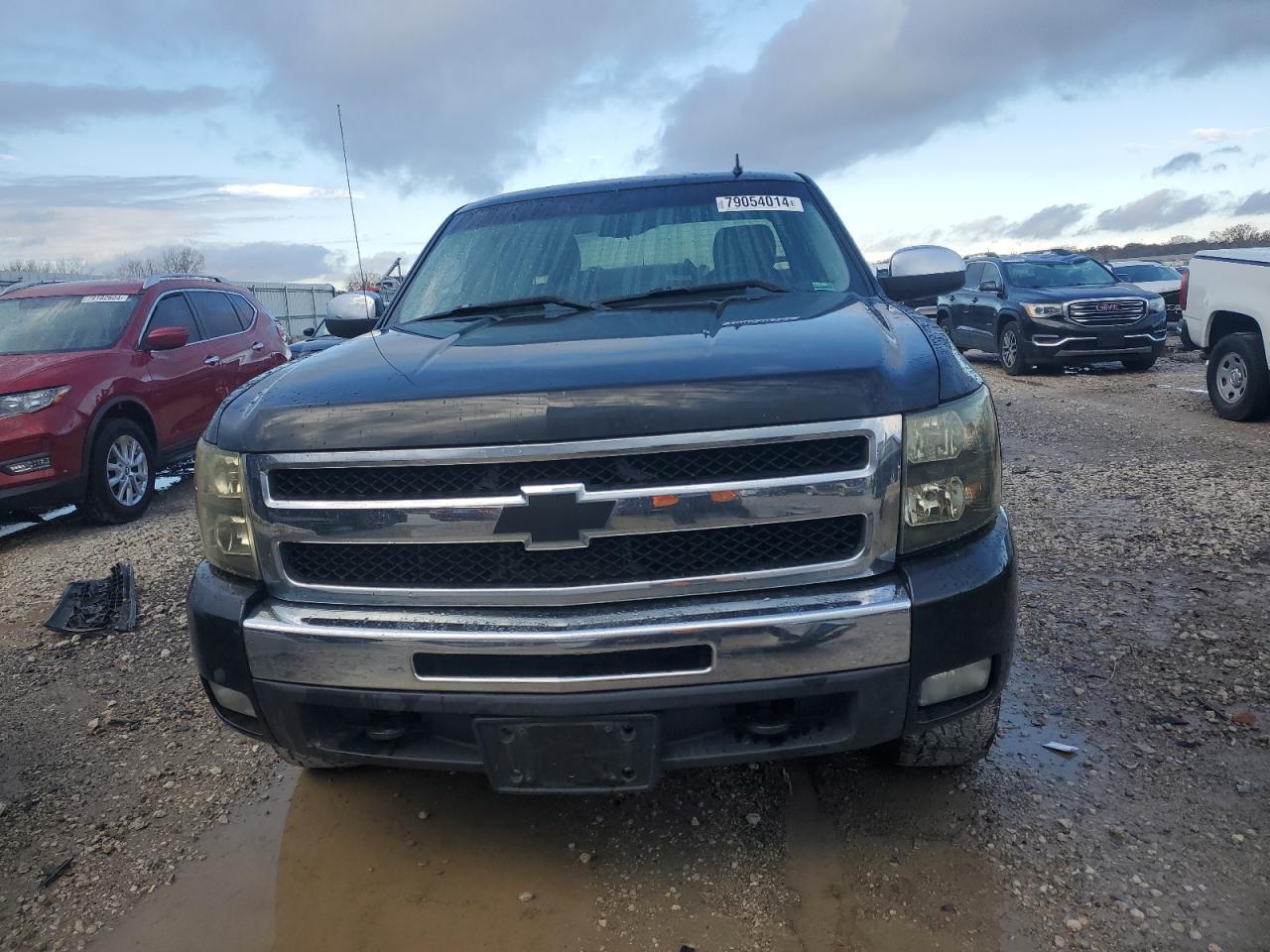 2011 Chevrolet Silverado VIN 1GCRCSE01BZ356586 Copart auction photo, side damage thumbnail 5