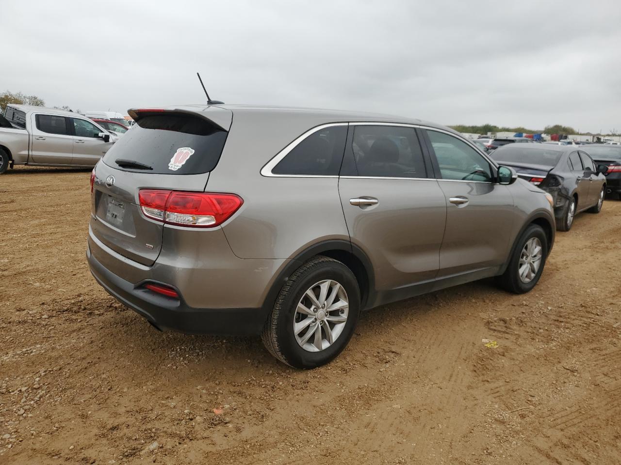 2018 KIA Sorento VIN 5XYPG4A37JG411028 Copart auction photo, normal wear damage thumbnail 3