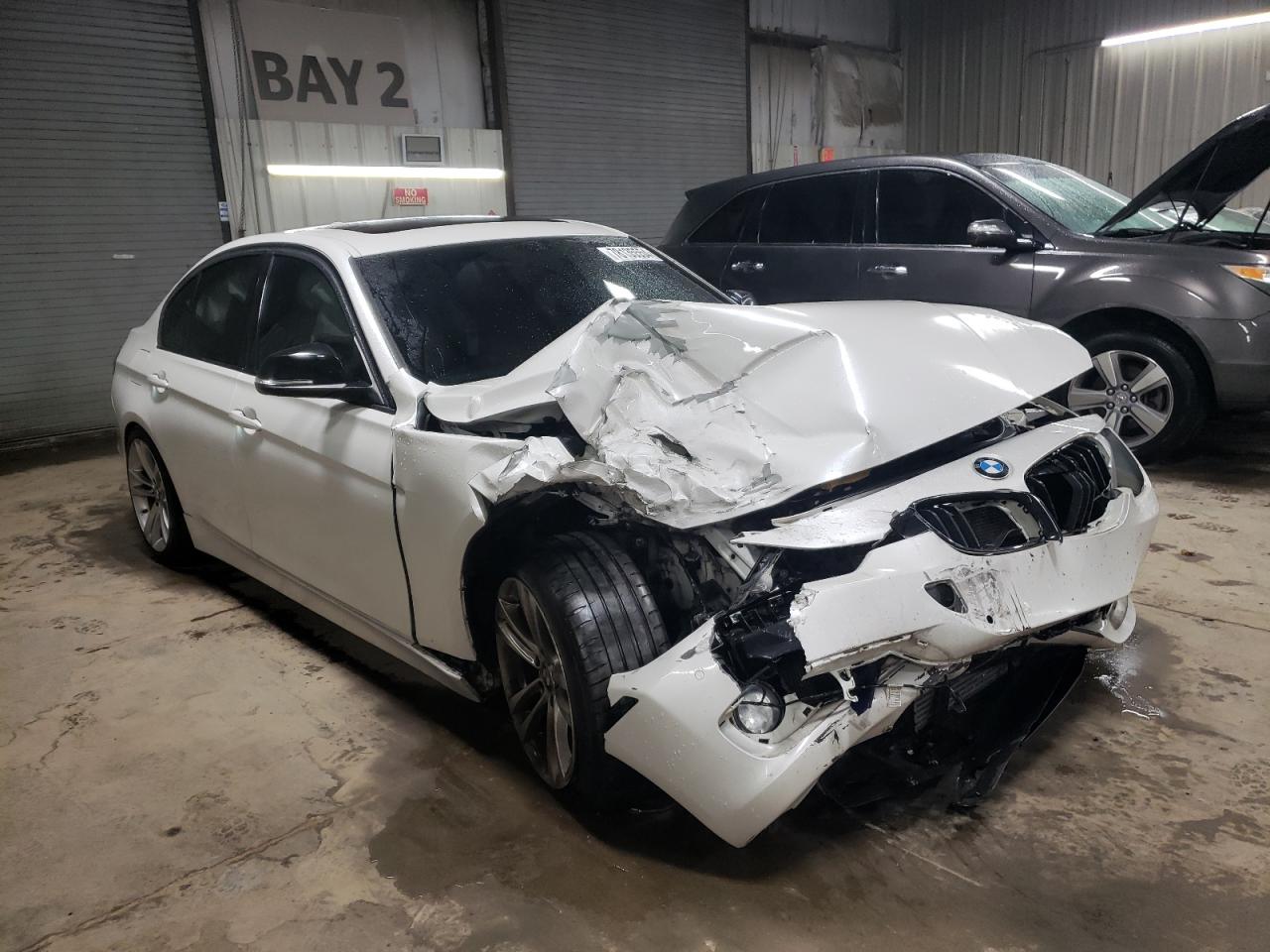 2013 BMW 3er VIN WBA3C1C55DF436151 Copart auction photo, front end / side damage thumbnail 4