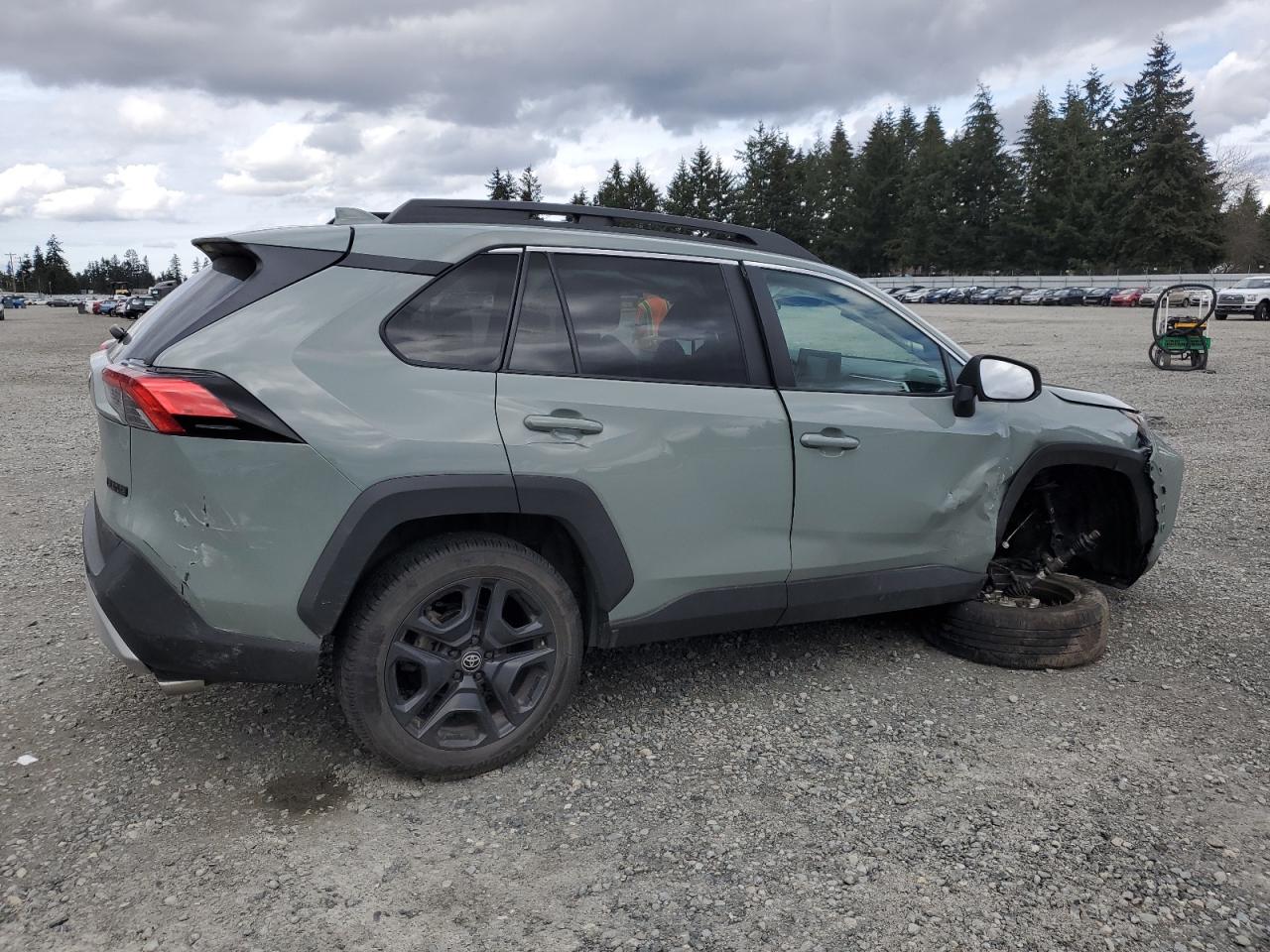 2022 Toyota RAV 4 VIN 2T3J1RFV3NW261134 Copart auction photo, front end / side damage thumbnail 3