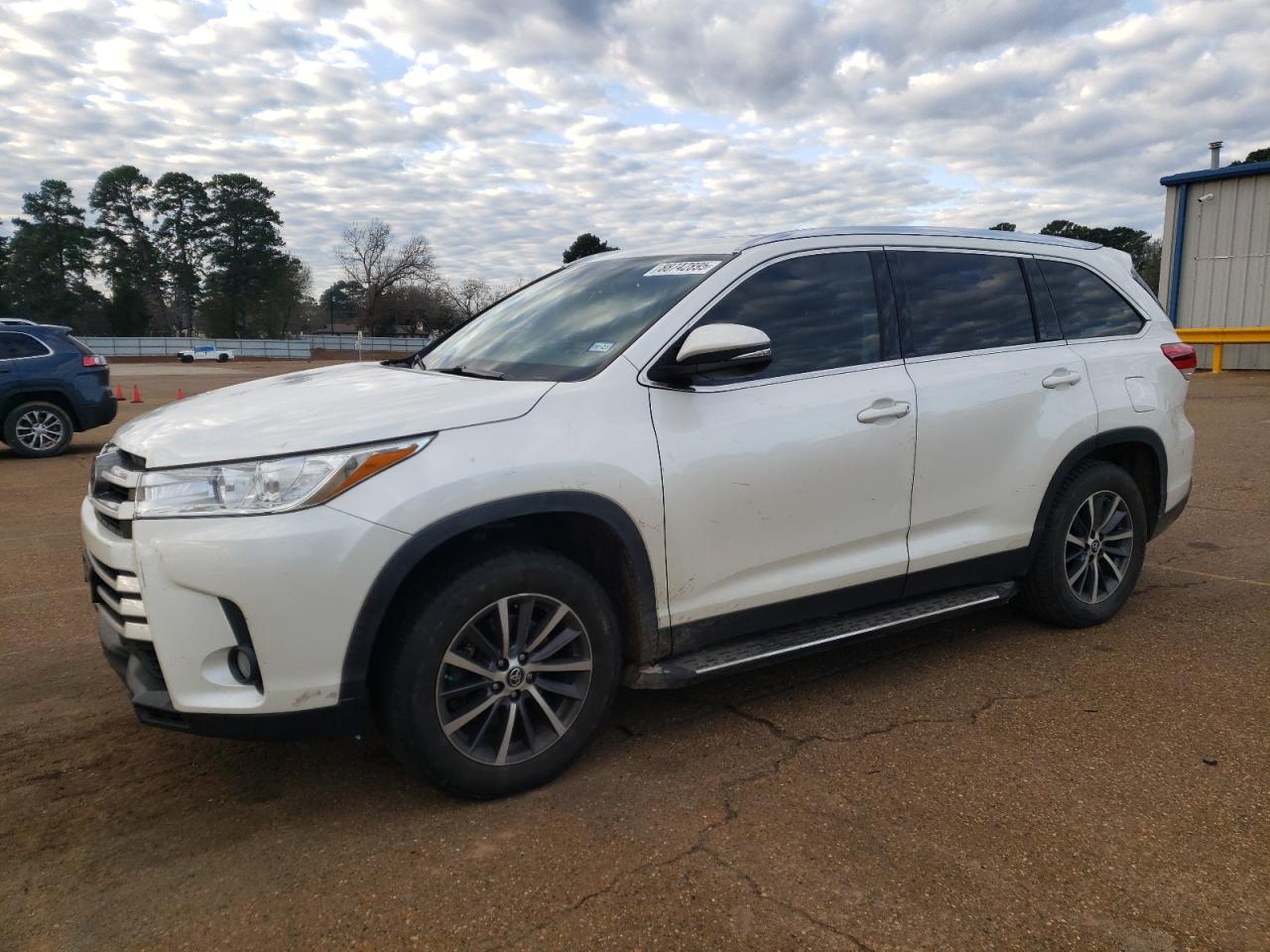 2019 Toyota Highlander VIN 5TDKZRFH3KS359049