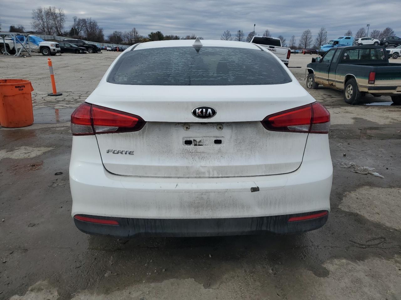 2018 KIA Forte VIN 3KPFL4A76JE260688 Copart auction photo, vandalism / front end damage thumbnail 6