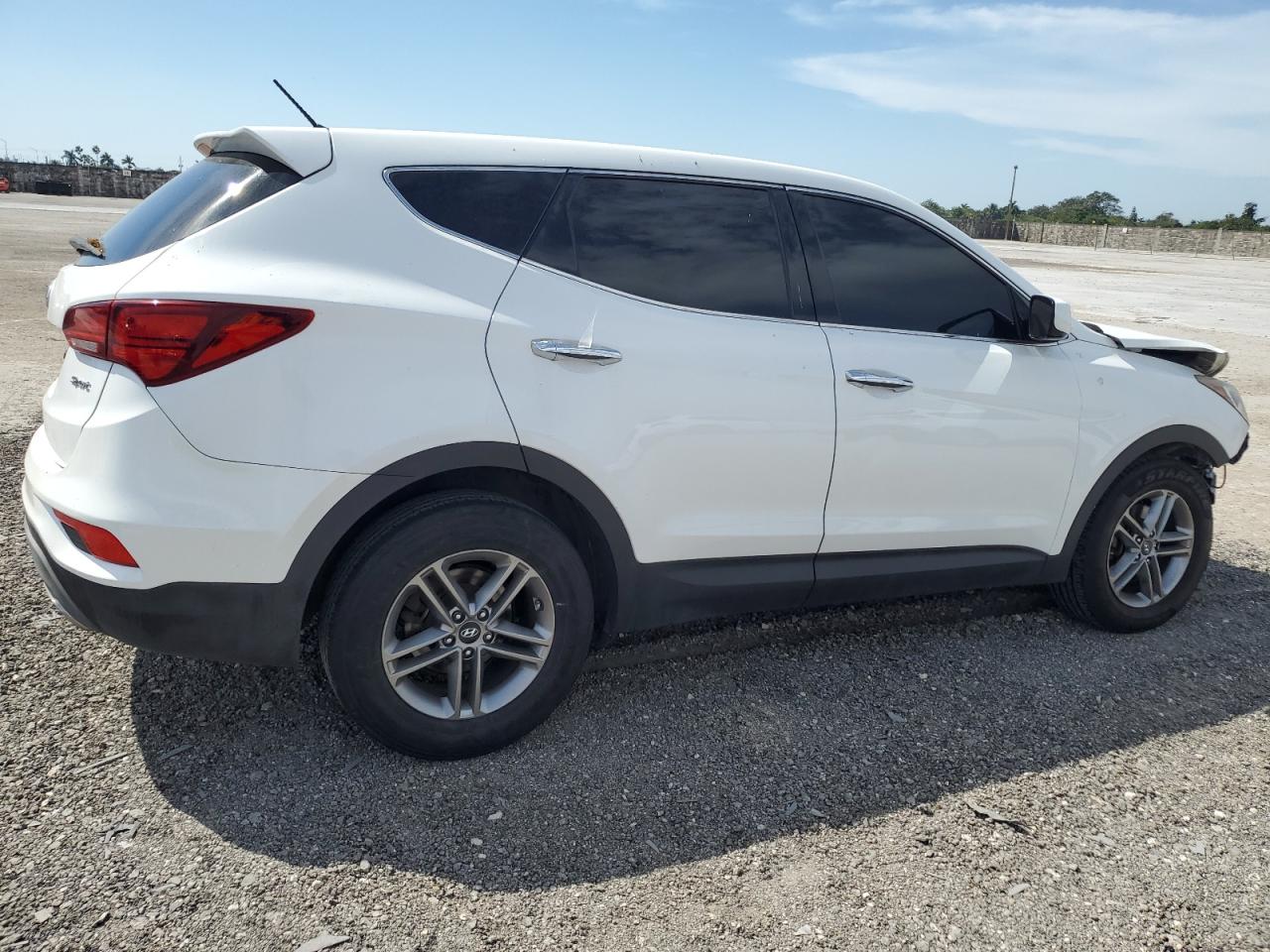 2018 Hyundai Santa Fe VIN 5XYZT3LB3JG572270 Copart auction photo, front end damage thumbnail 3