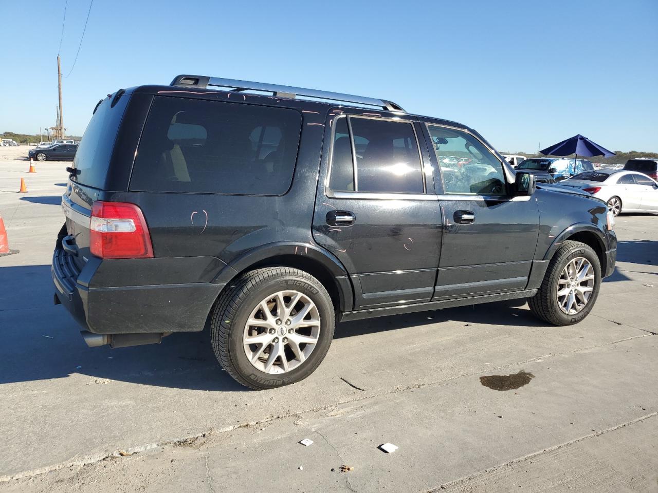 2017 Ford Expedition VIN 1FMJU1KTXHEA42773 Copart auction photo, front end / minor dent/scratches damage thumbnail 3