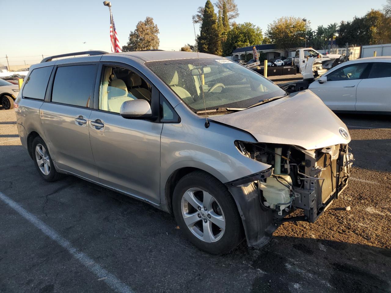2012 Toyota Sienna VIN 5TDKK3DC1CS212755 Copart auction photo, front end / minor dent/scratches damage thumbnail 4