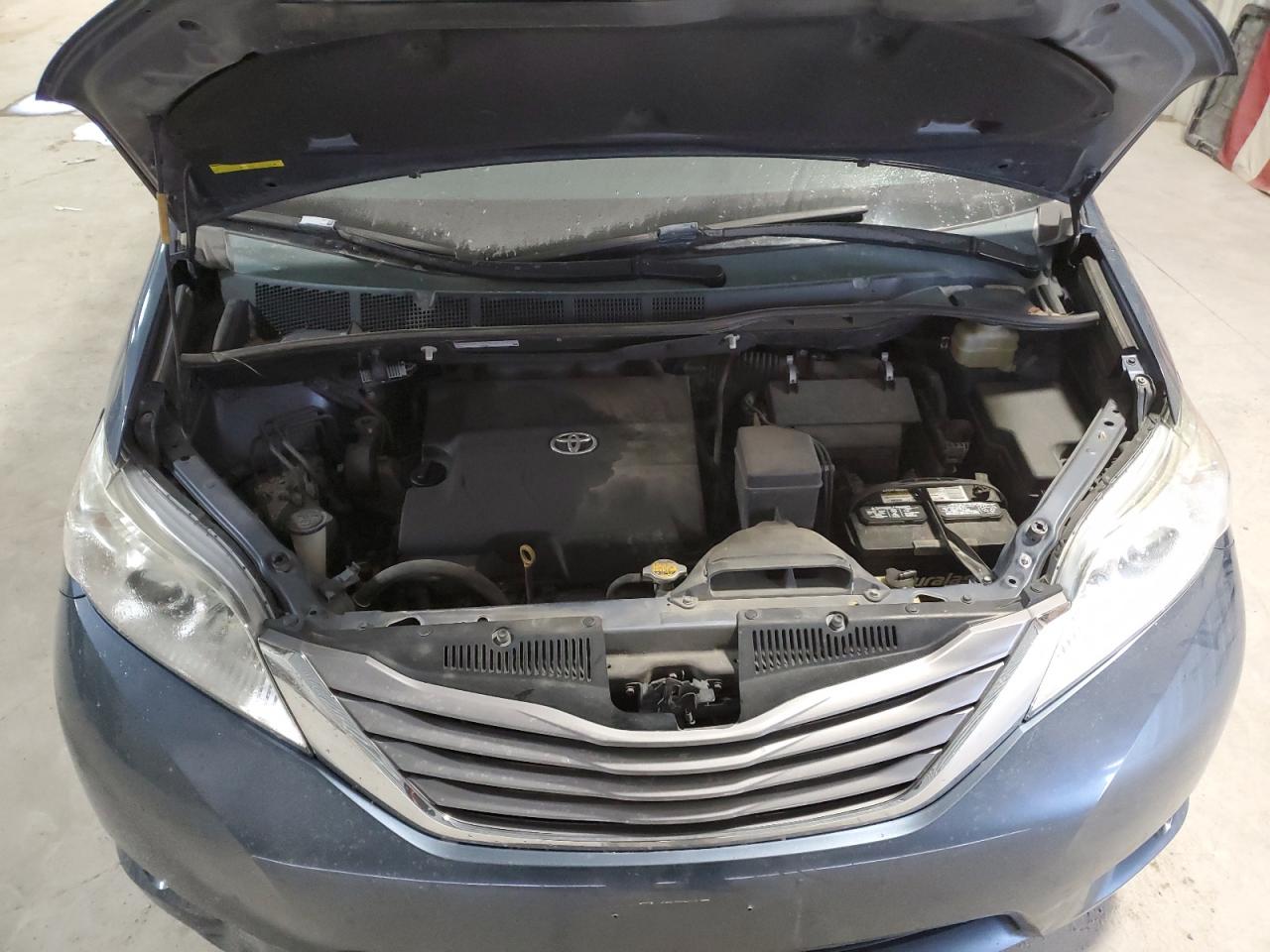2015 Toyota Sienna VIN 5TDYK3DC7FS566973 Copart auction photo, rear end / minor dent/scratches damage thumbnail 12