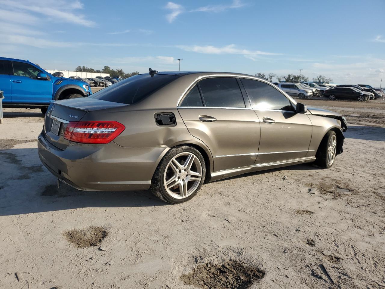 2011 Mercedes-Benz E-klasse VIN WDDHF8HB7BA384741 Copart auction photo, front end / minor dent/scratches damage thumbnail 3