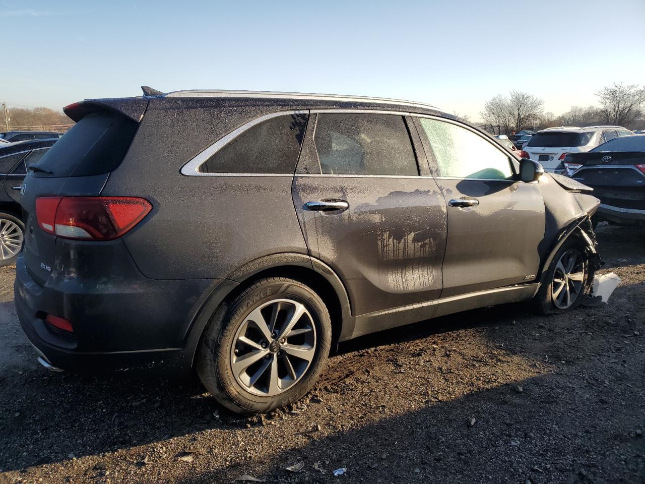 2019 KIA Sorento VIN 5XYPHDA55KG462446 Copart auction photo, front end damage thumbnail 3
