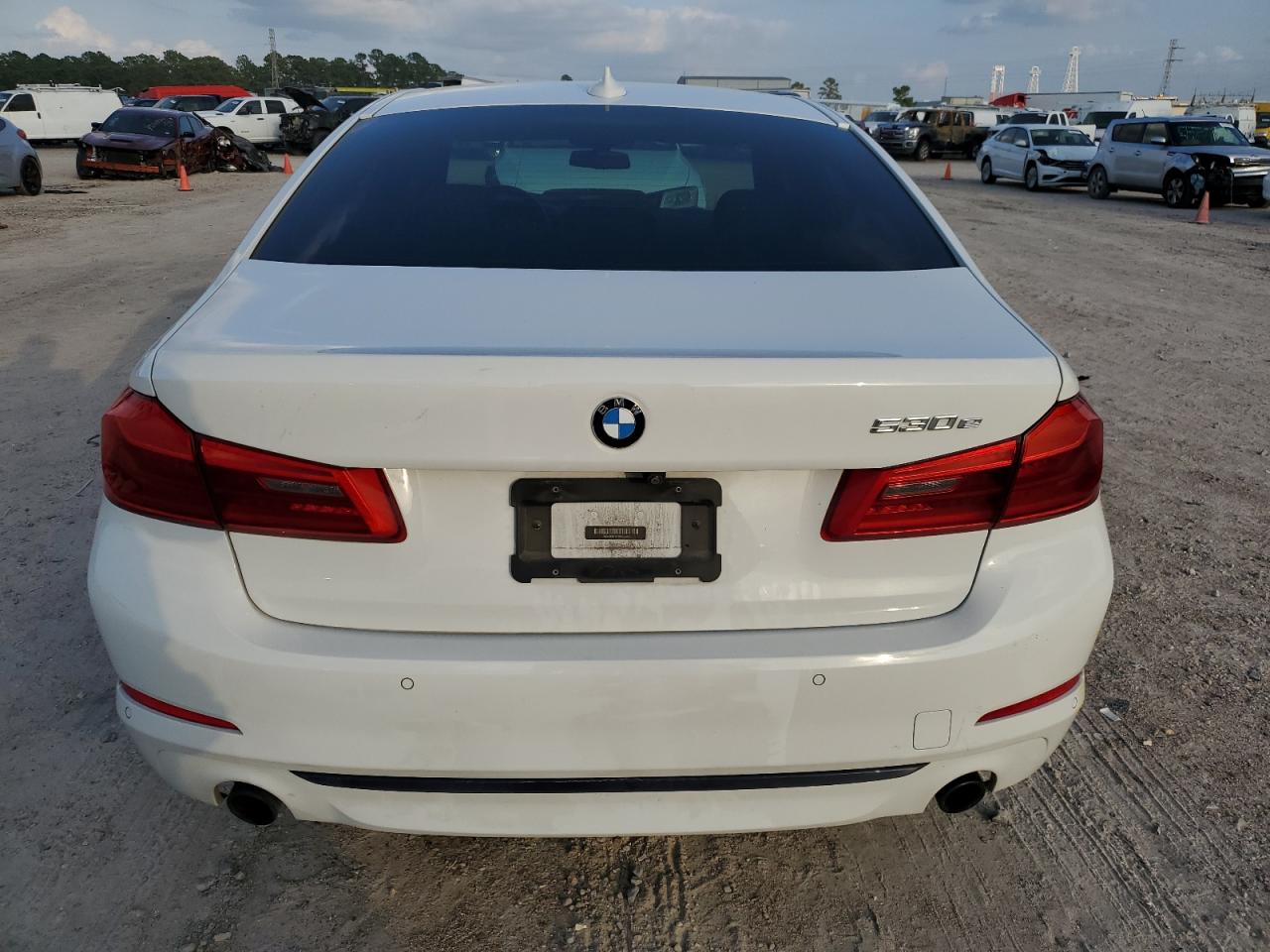 2018 BMW 5er VIN WBAJA9C58JB252563 Copart auction photo, water/flood / minor dent/scratches damage thumbnail 6
