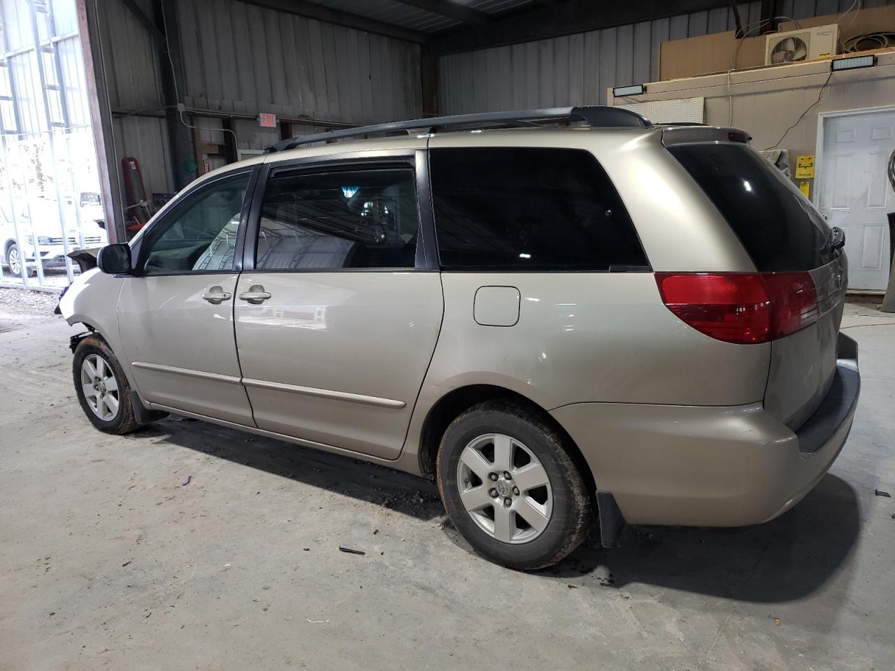 2004 Toyota Sienna VIN 5TDZA23C14S176600 Copart auction photo, front end / minor dent/scratches damage thumbnail 2