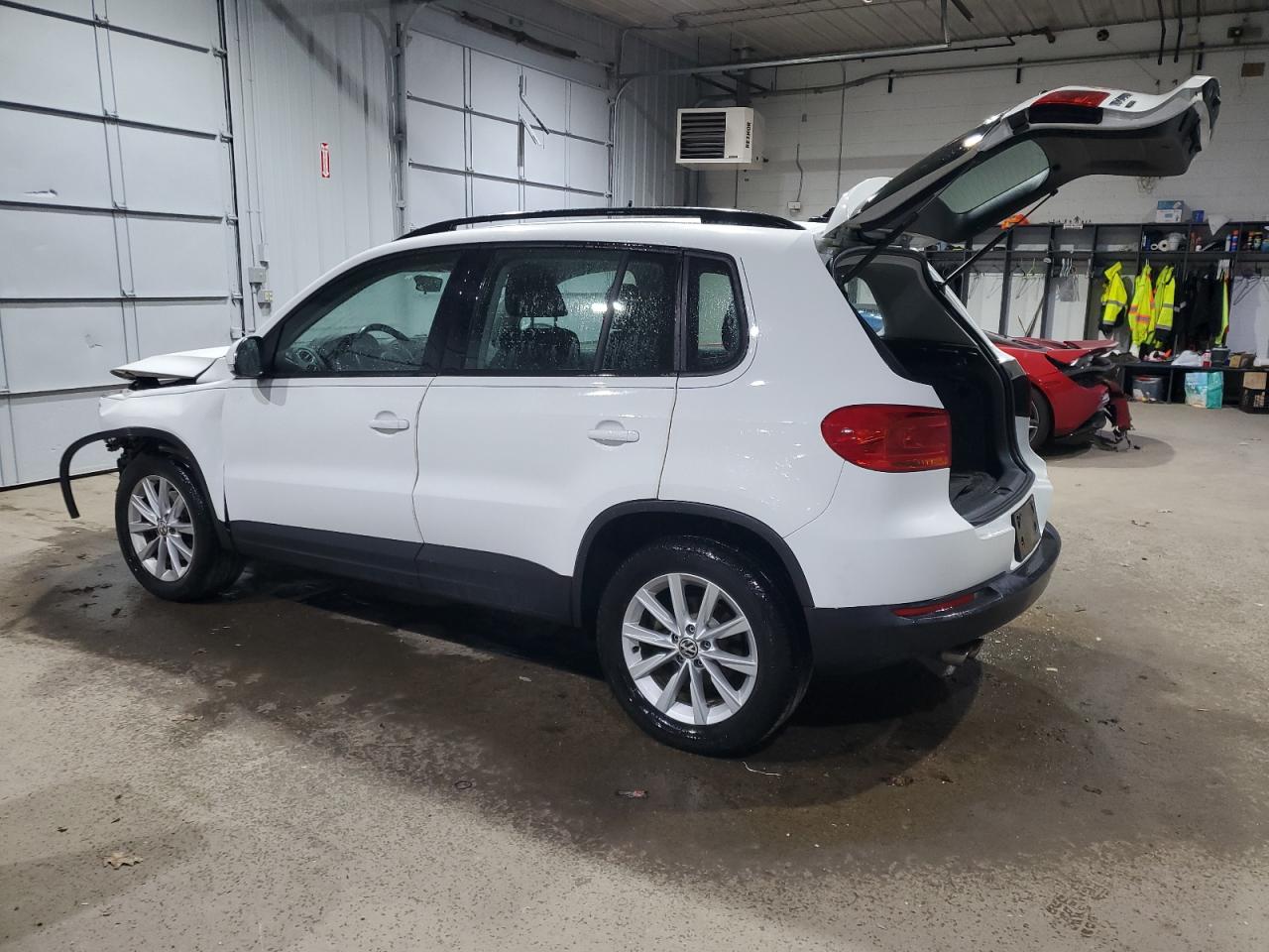 2017 Volkswagen Tiguan VIN WVGBV7AX8HK046086 Copart auction photo, front end / minor dent/scratches damage thumbnail 2